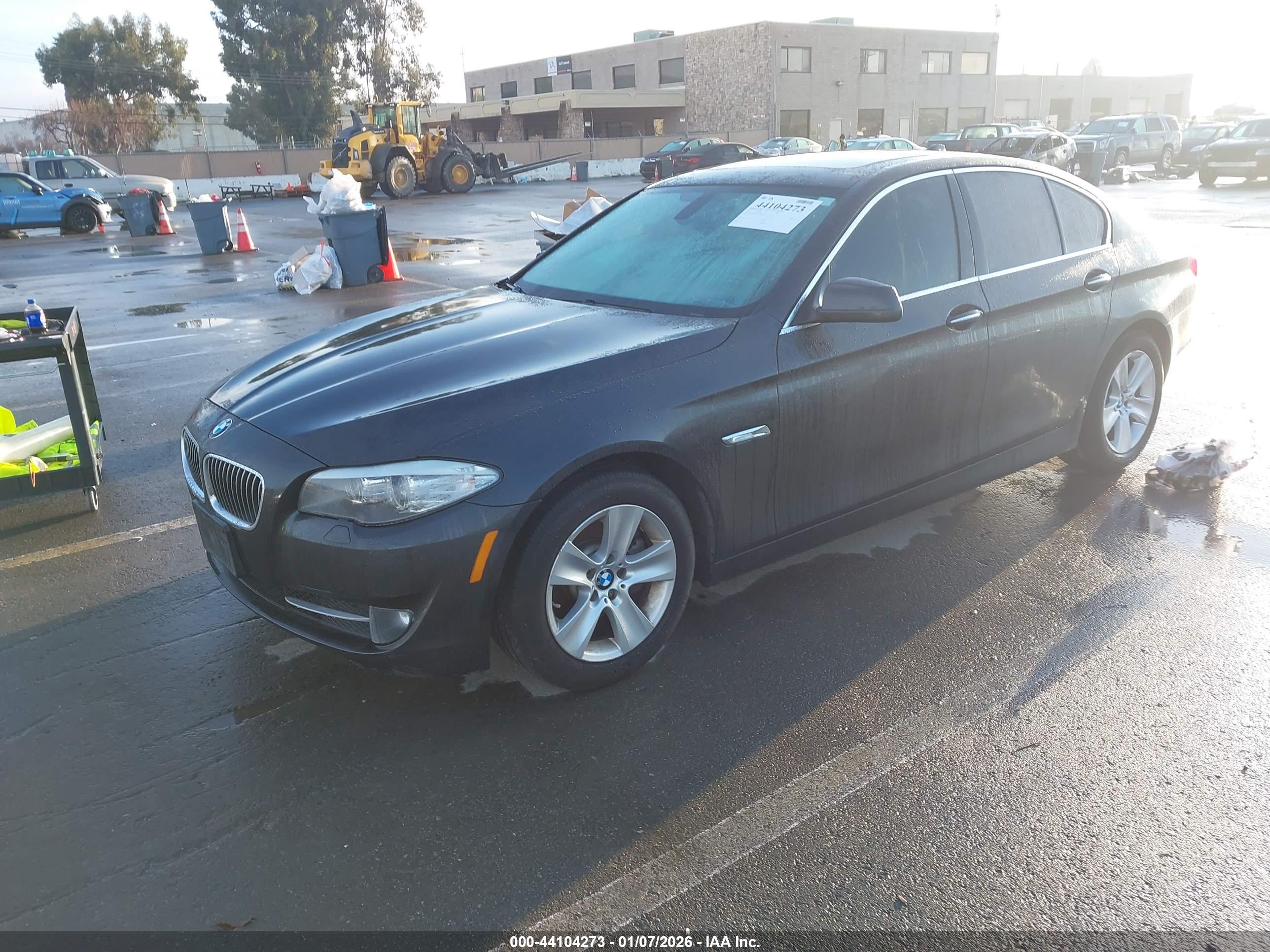 BMW 528I image 2