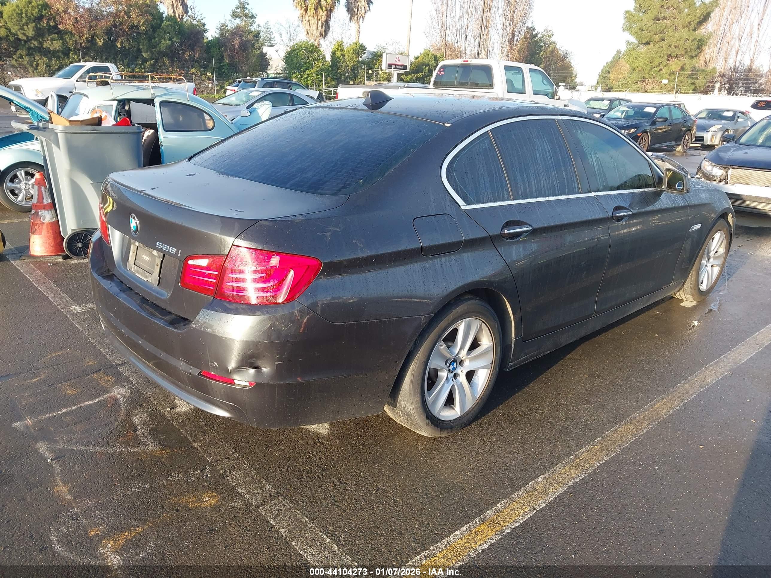 BMW 528I image 4