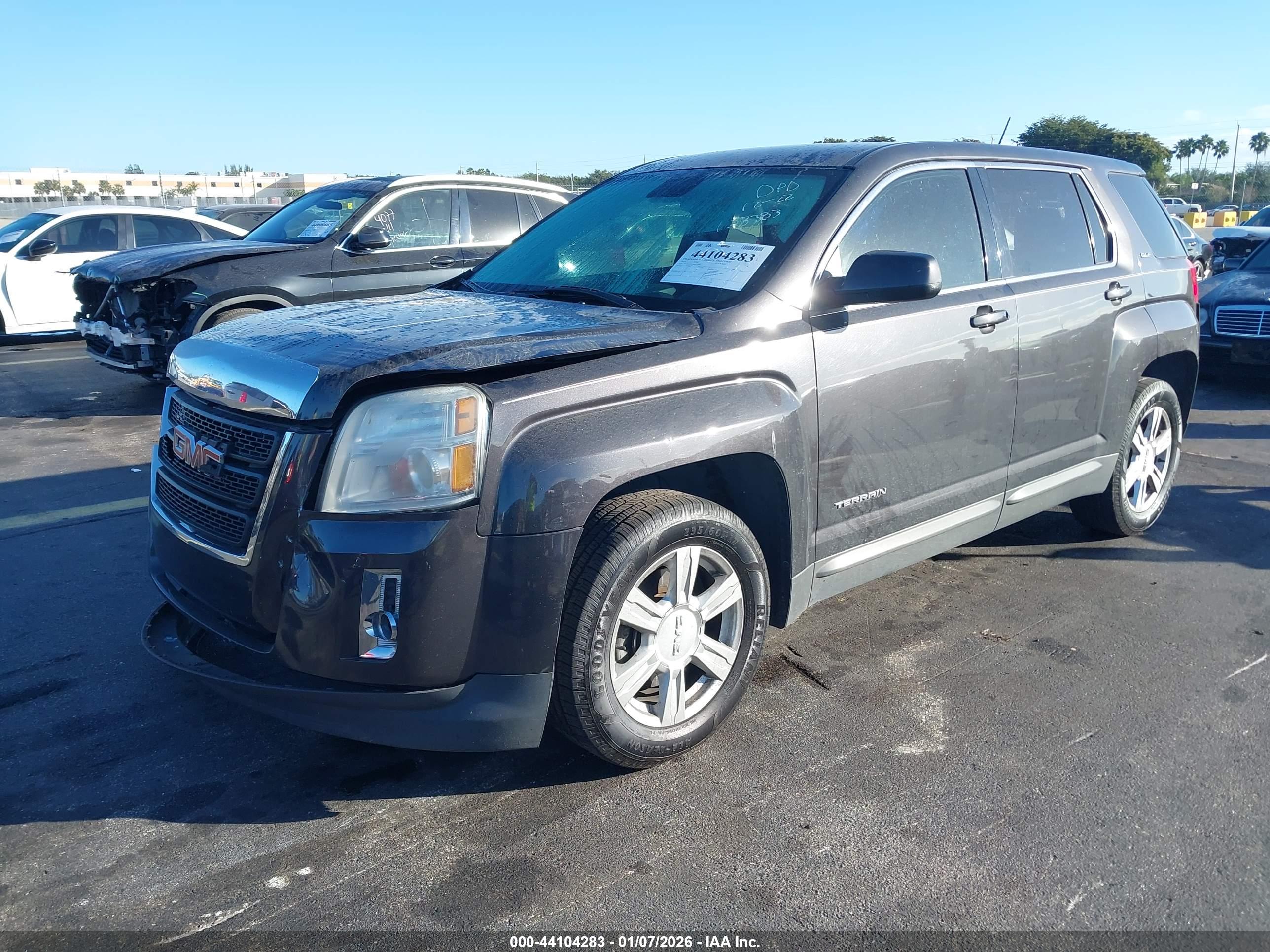 GMC TERRAIN image 2