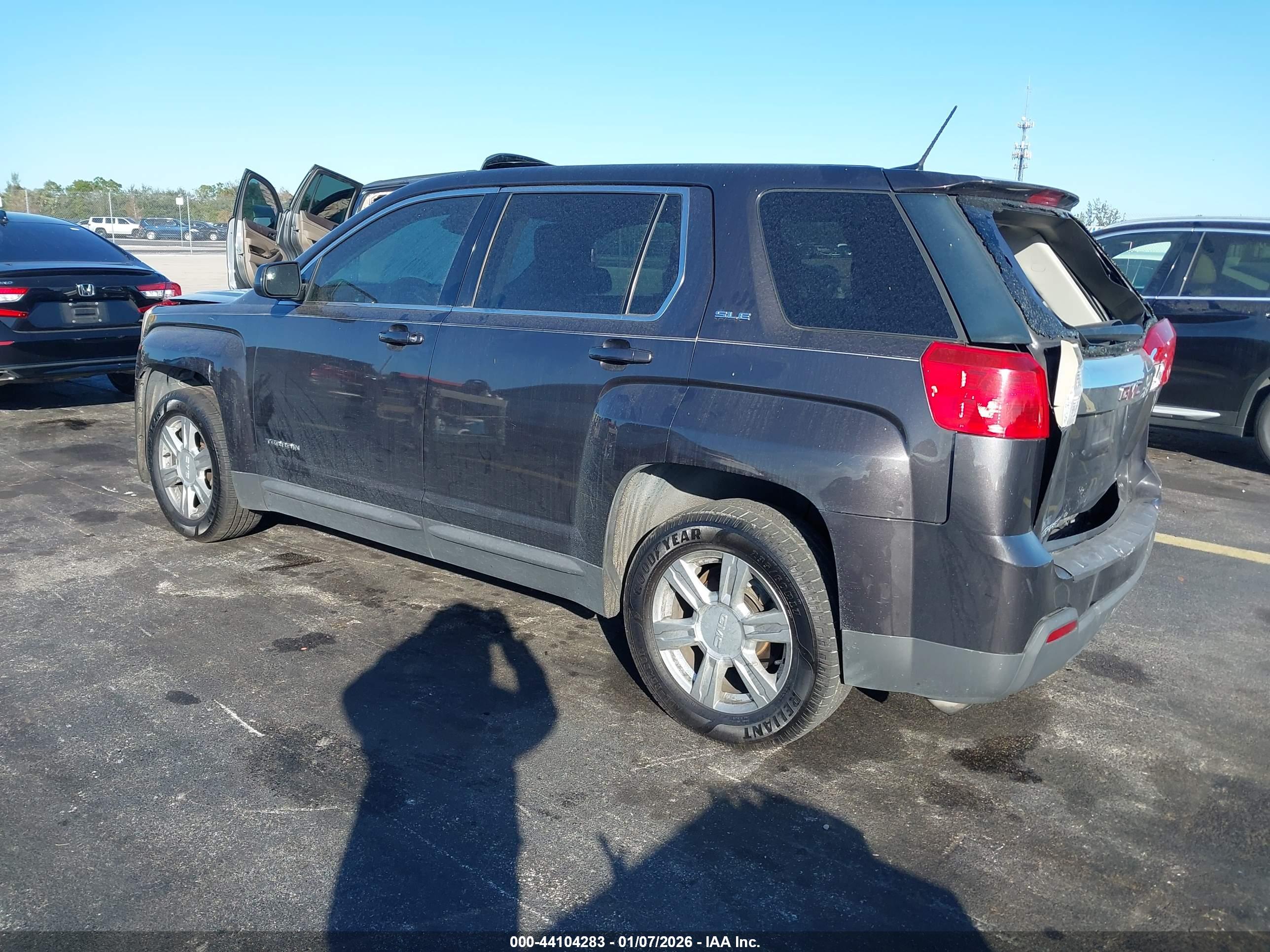GMC TERRAIN image 3