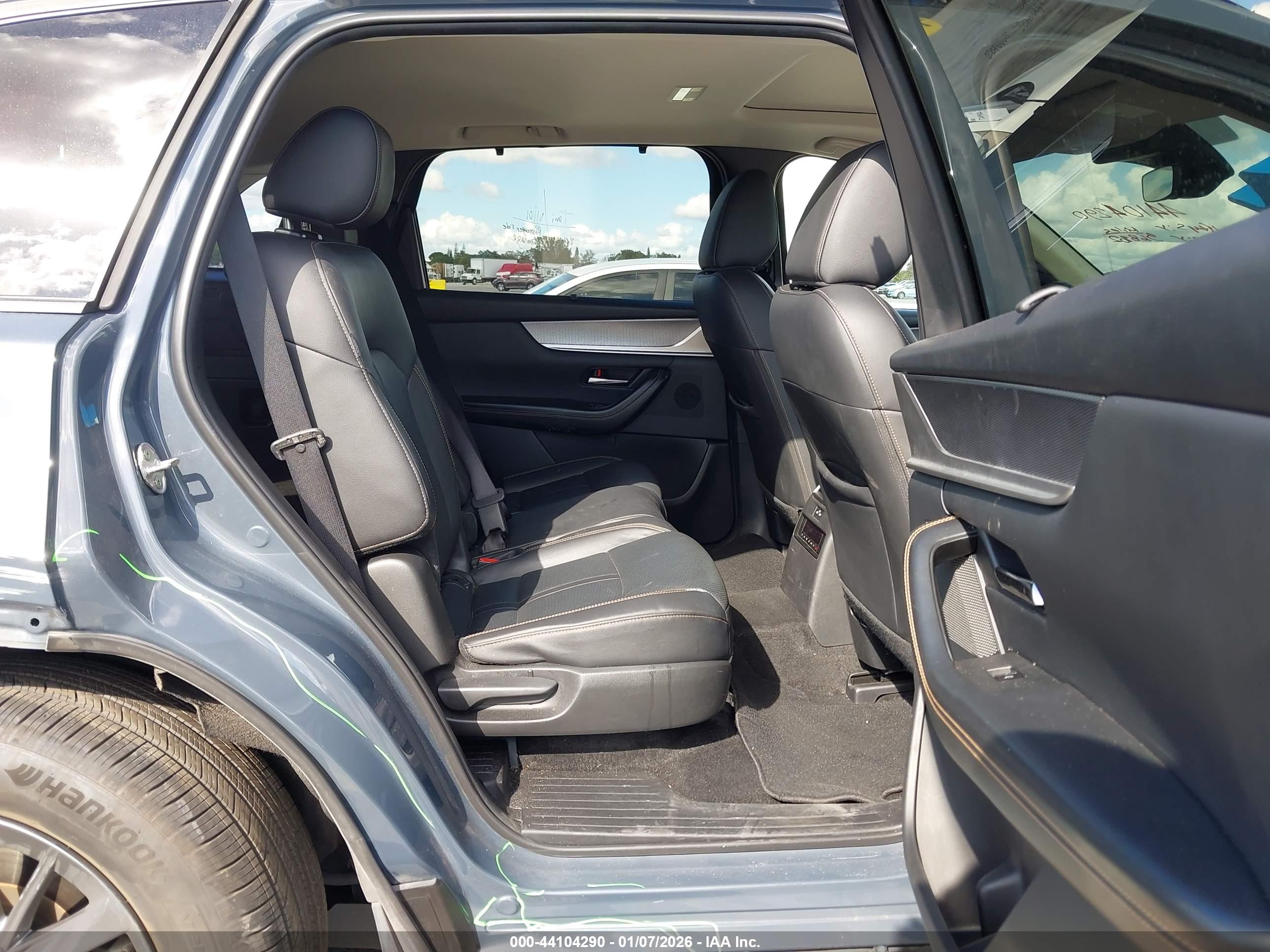 MAZDA CX-70 image 8