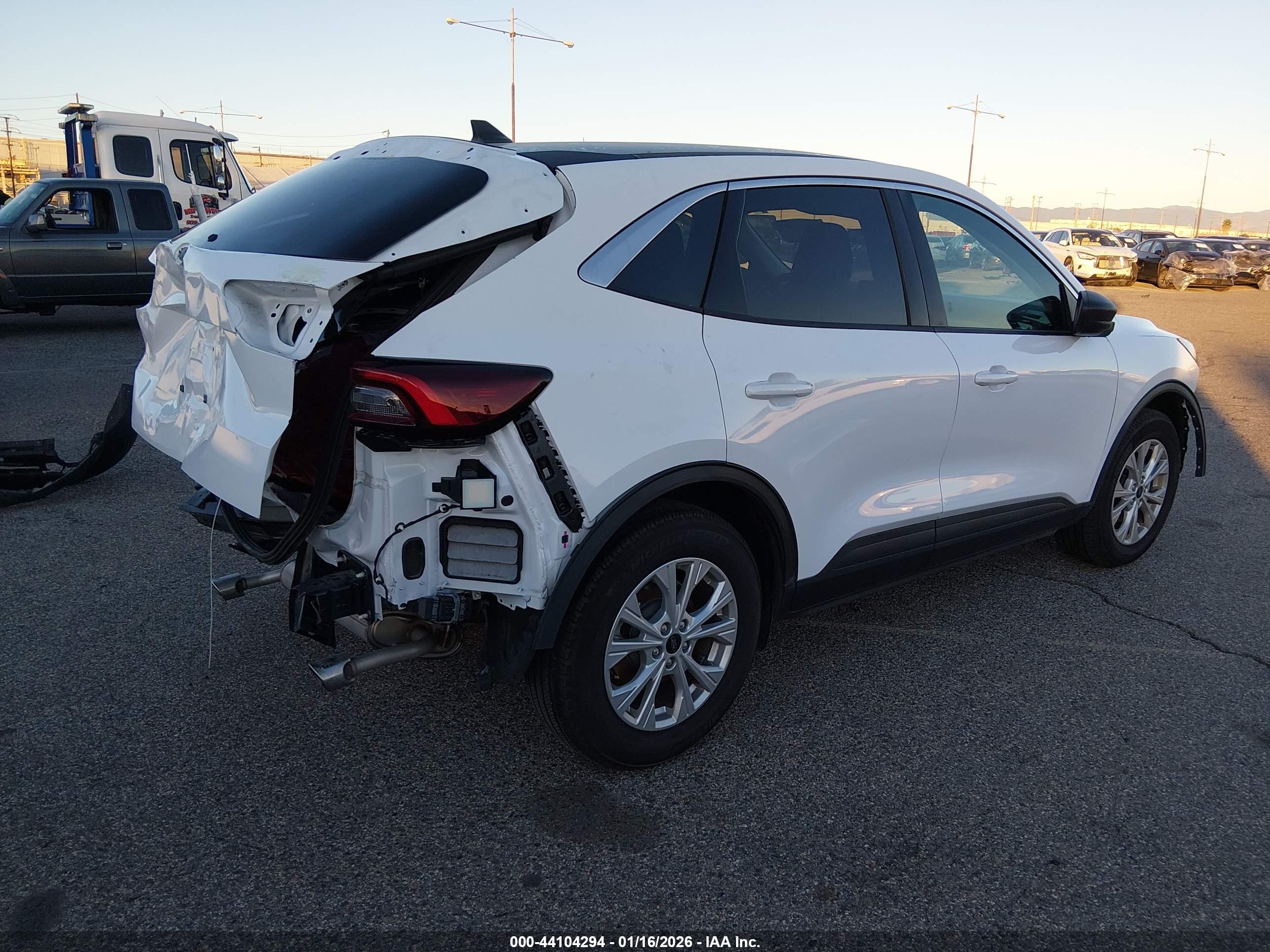 FORD ESCAPE image 4
