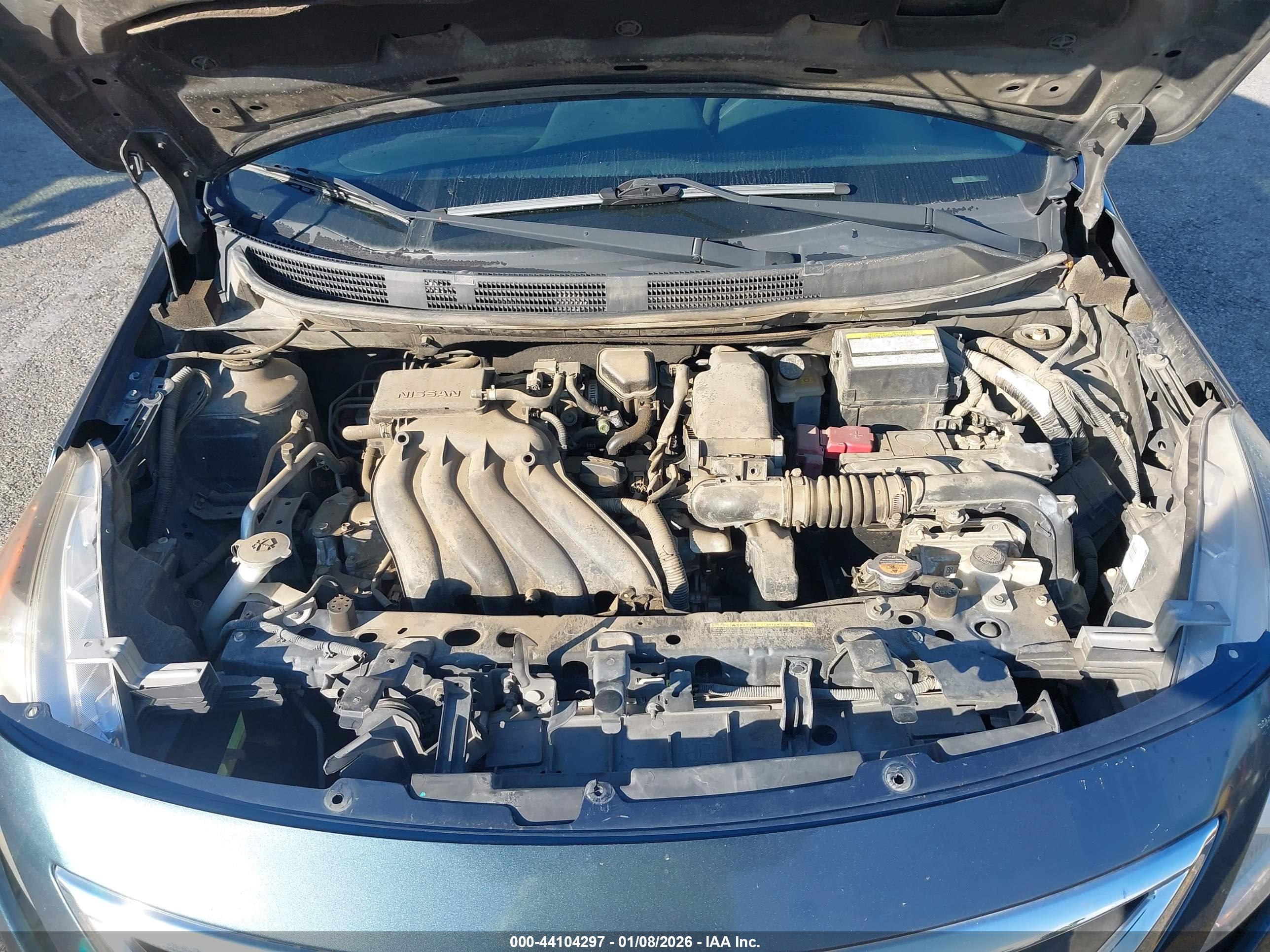 NISSAN VERSA image 10