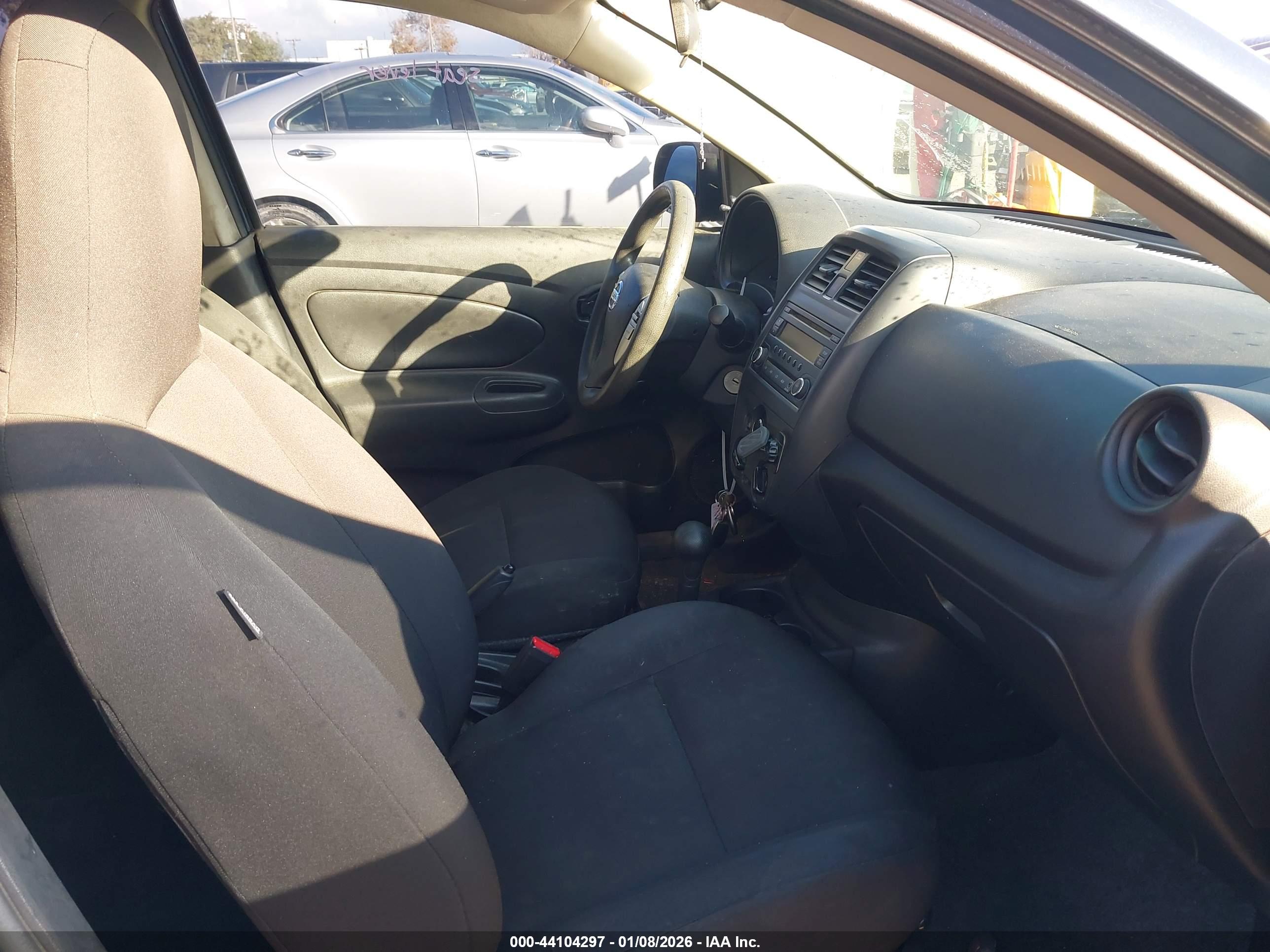 NISSAN VERSA image 5