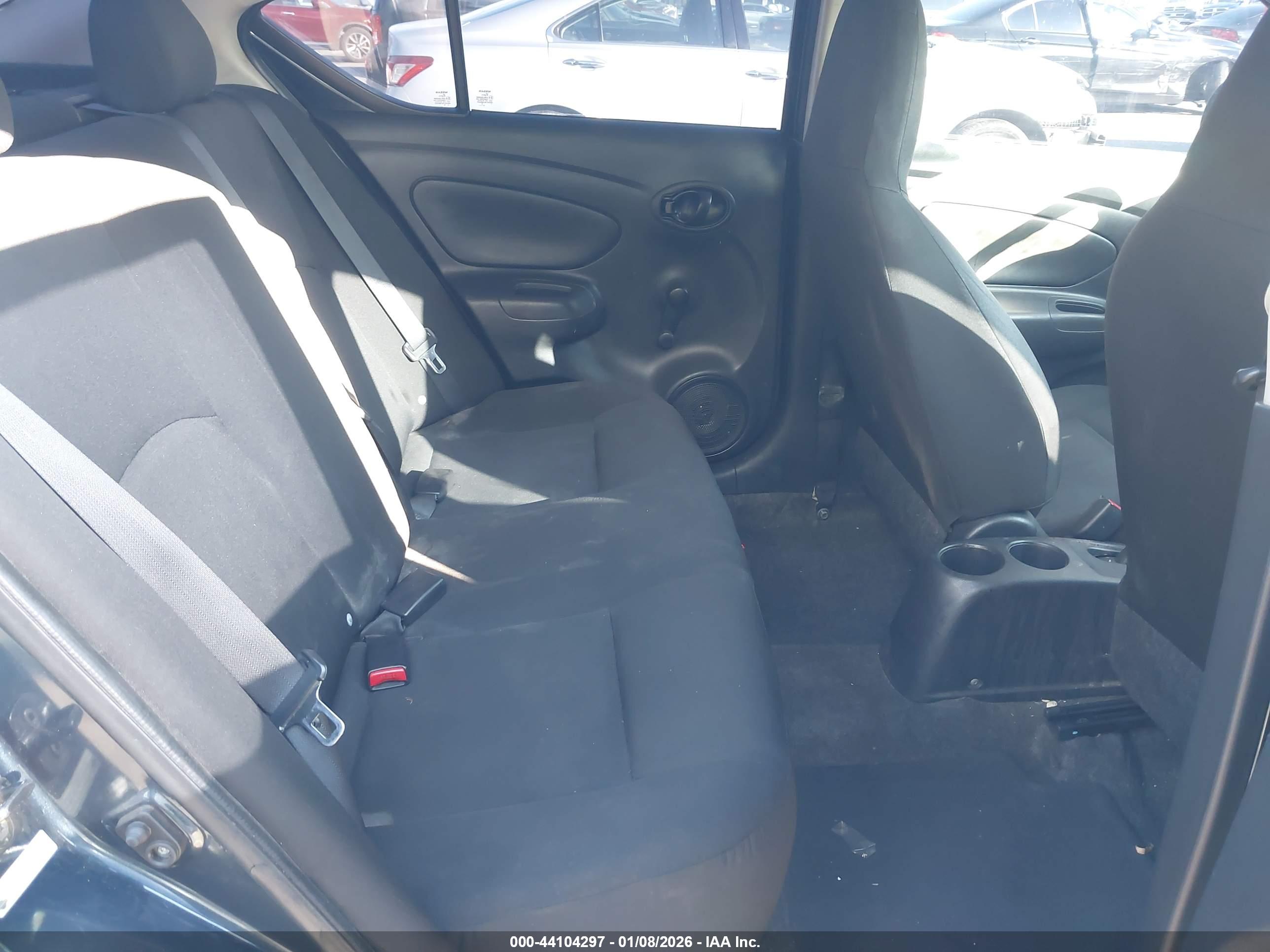 NISSAN VERSA image 8