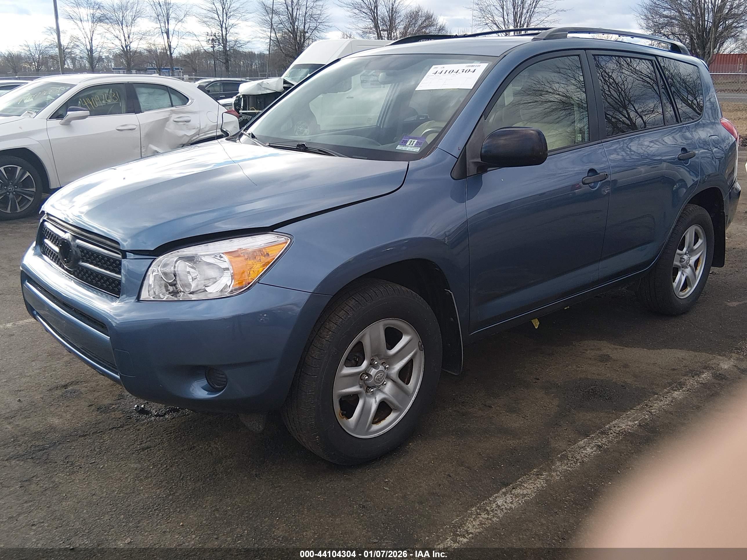 TOYOTA RAV4 image 2