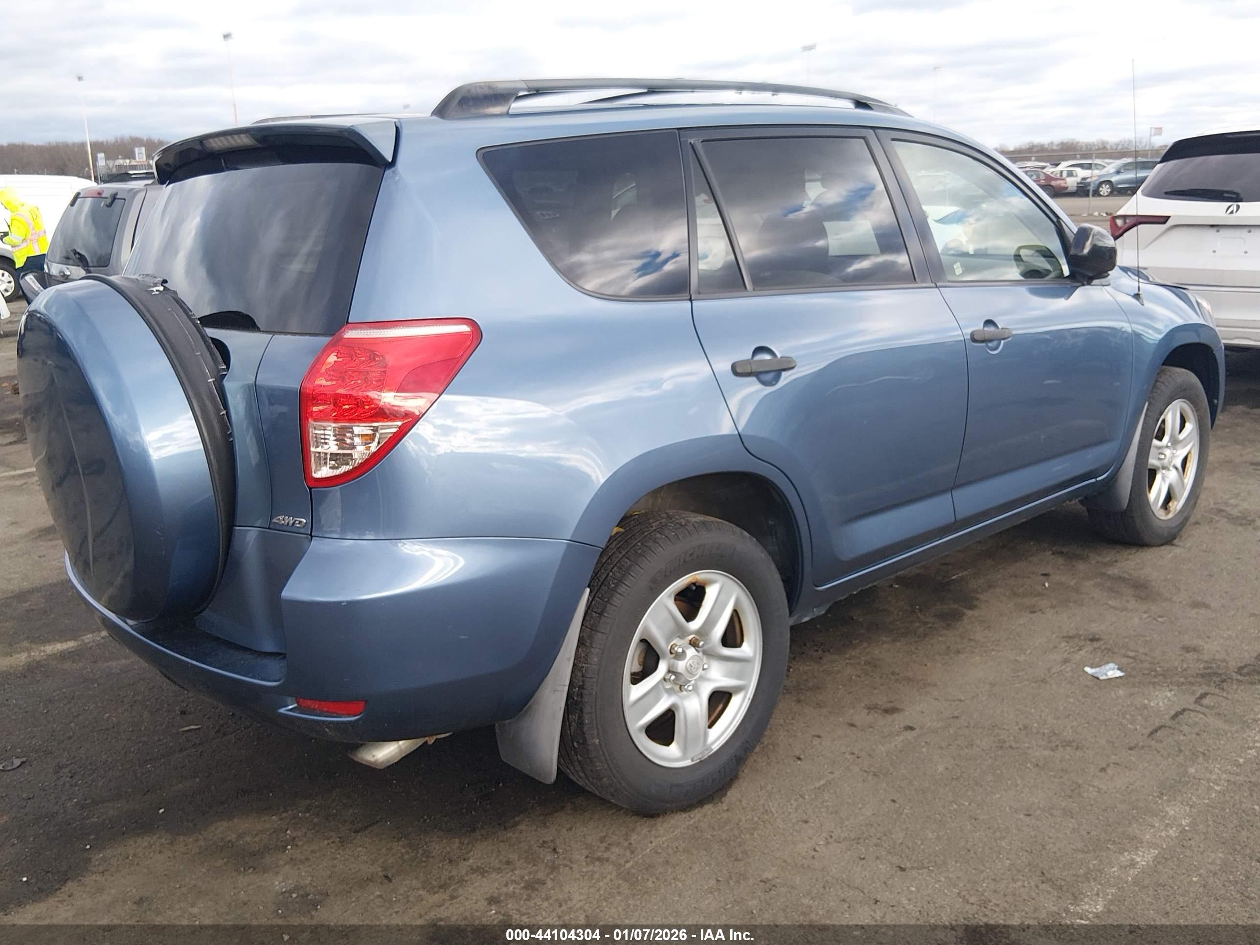 TOYOTA RAV4 image 4