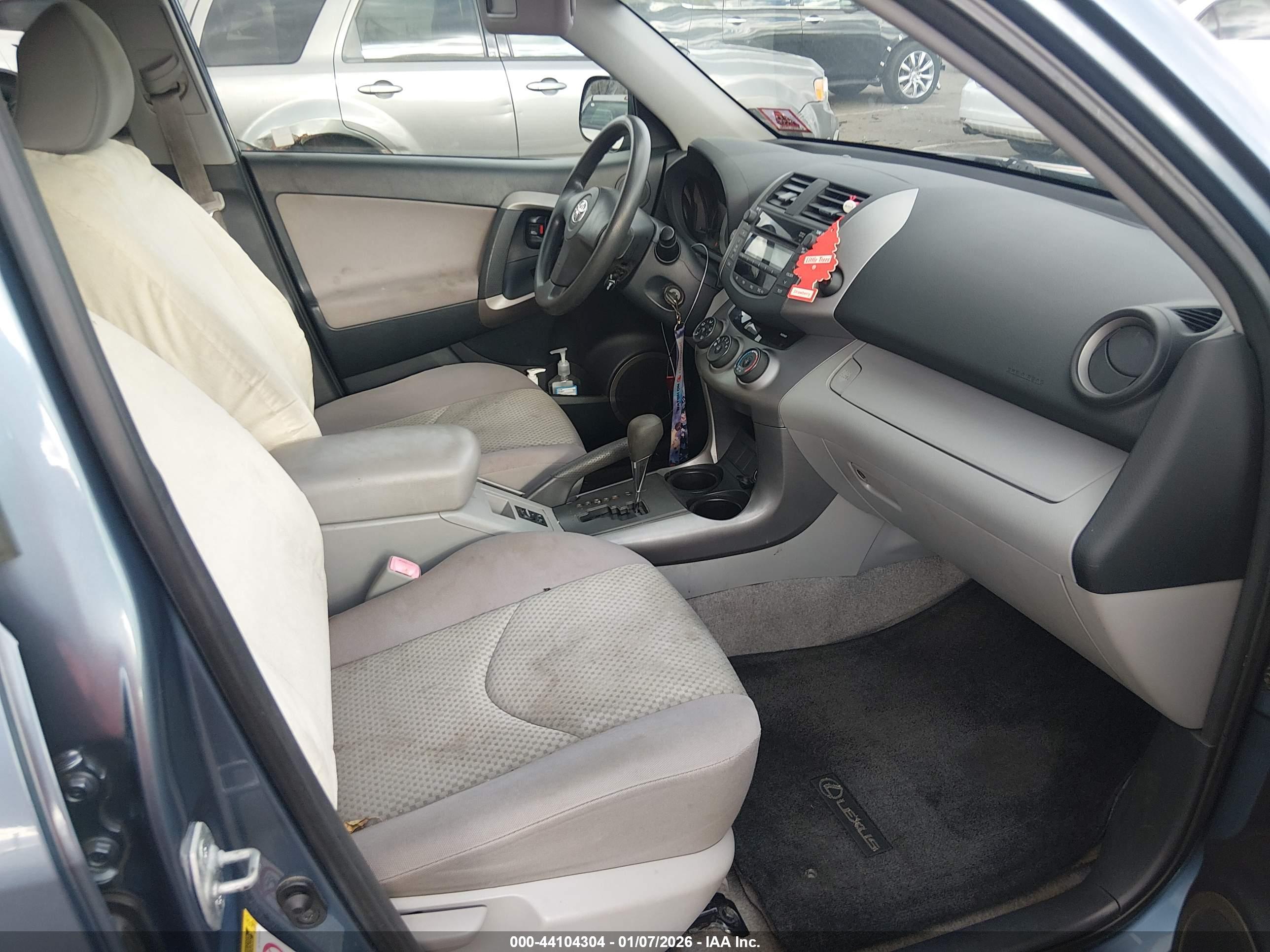 TOYOTA RAV4 image 5