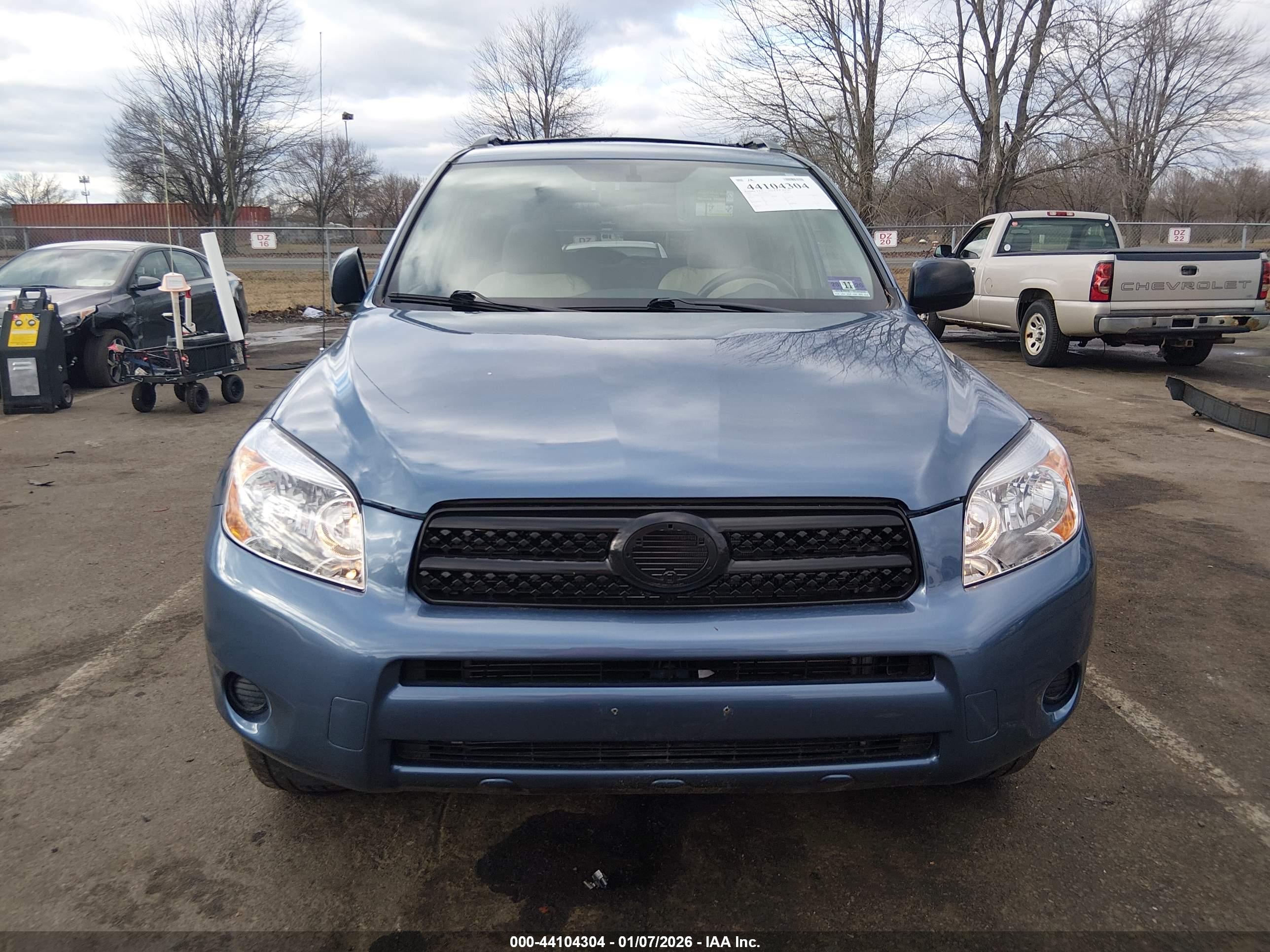 TOYOTA RAV4 image 6