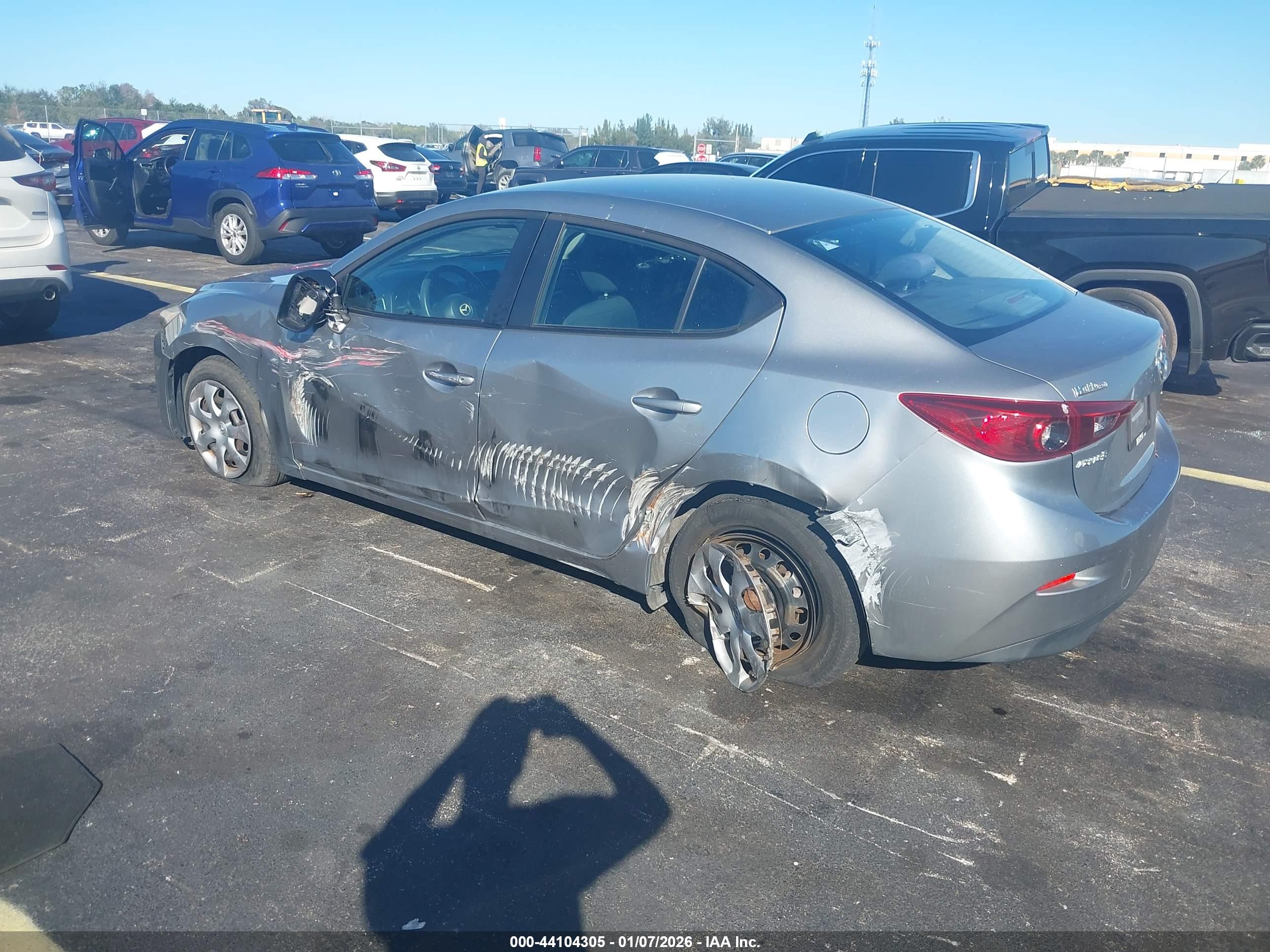 MAZDA MAZDA3 image 3