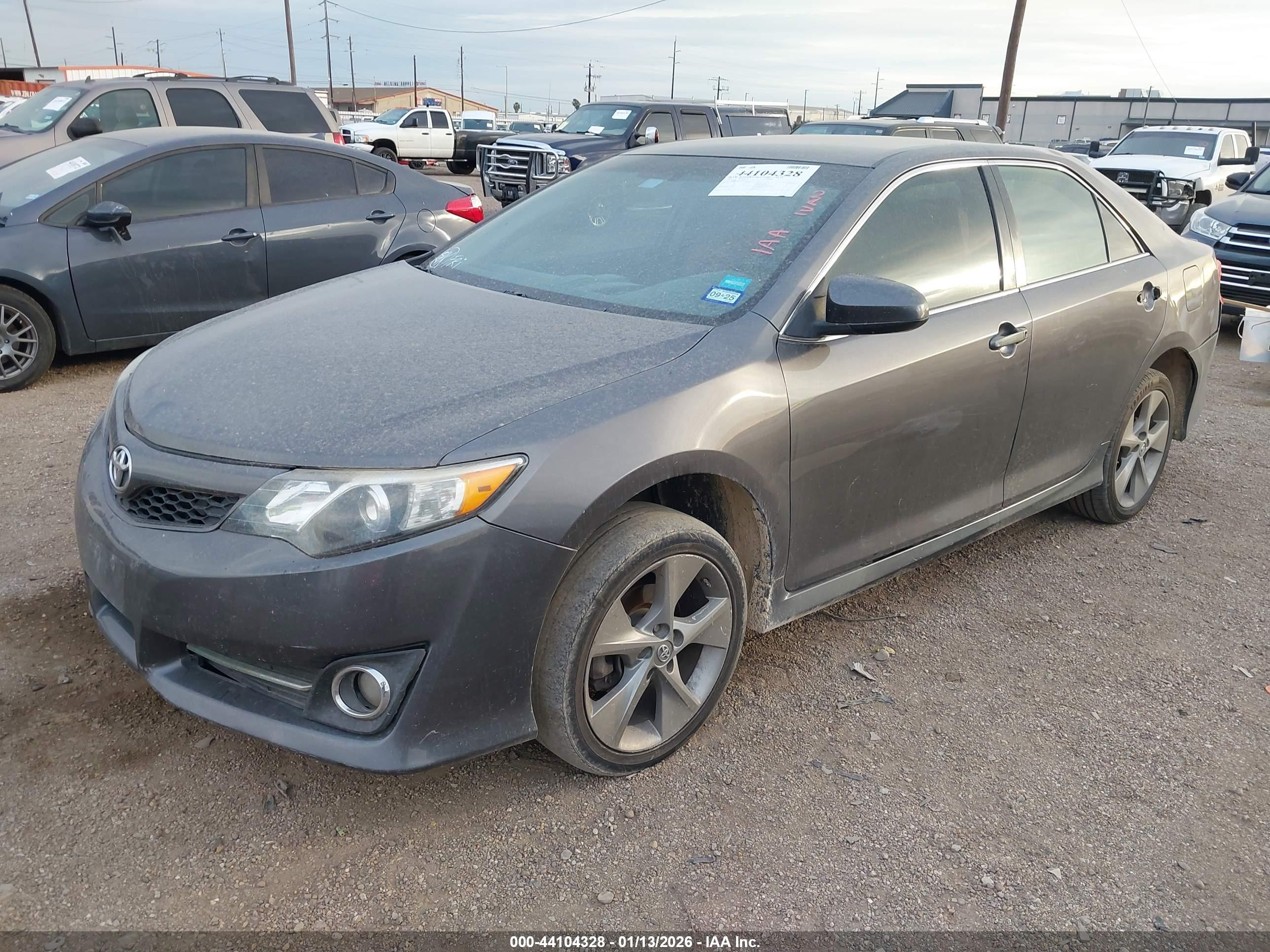 TOYOTA CAMRY image 2