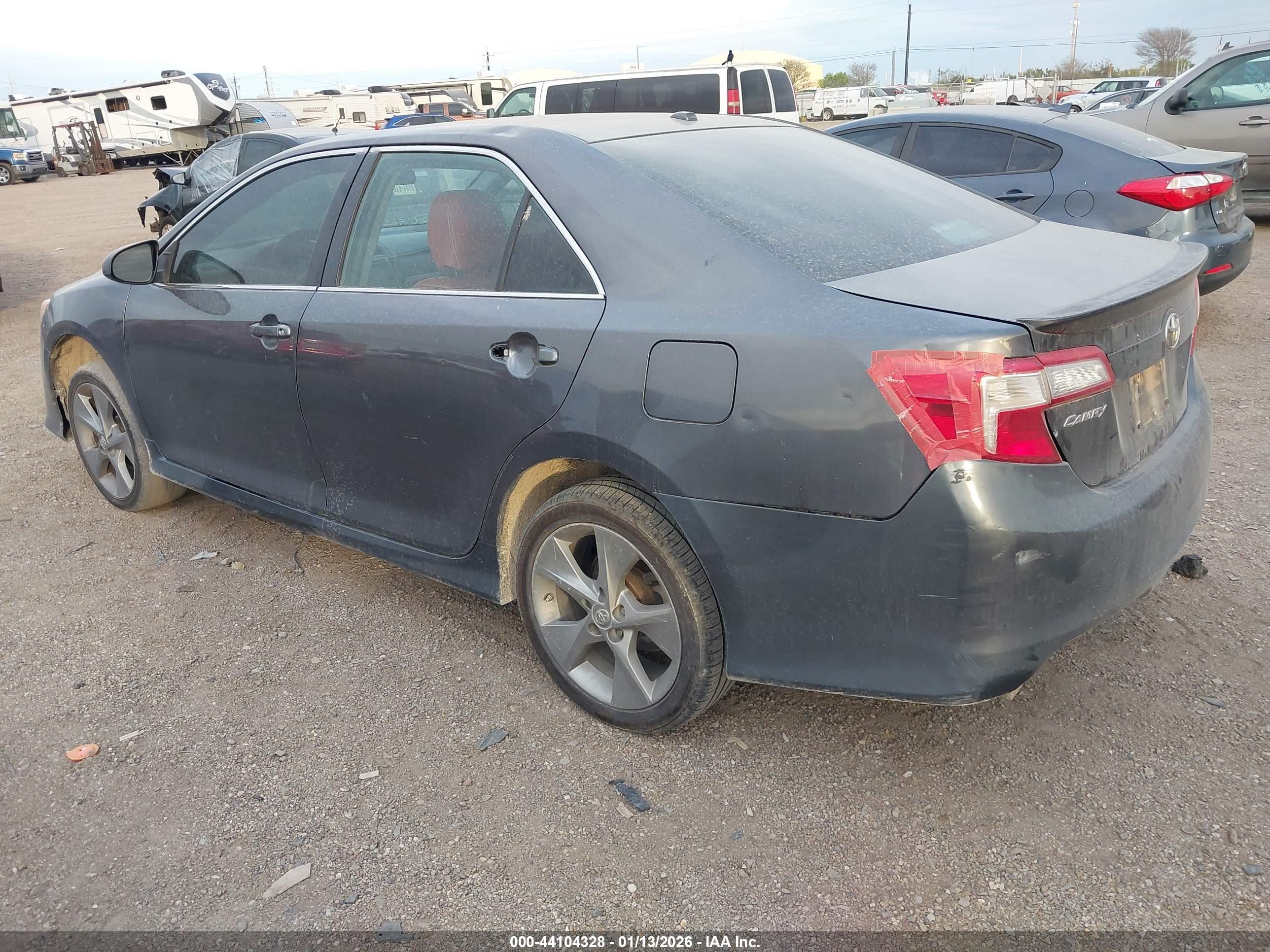 TOYOTA CAMRY image 3