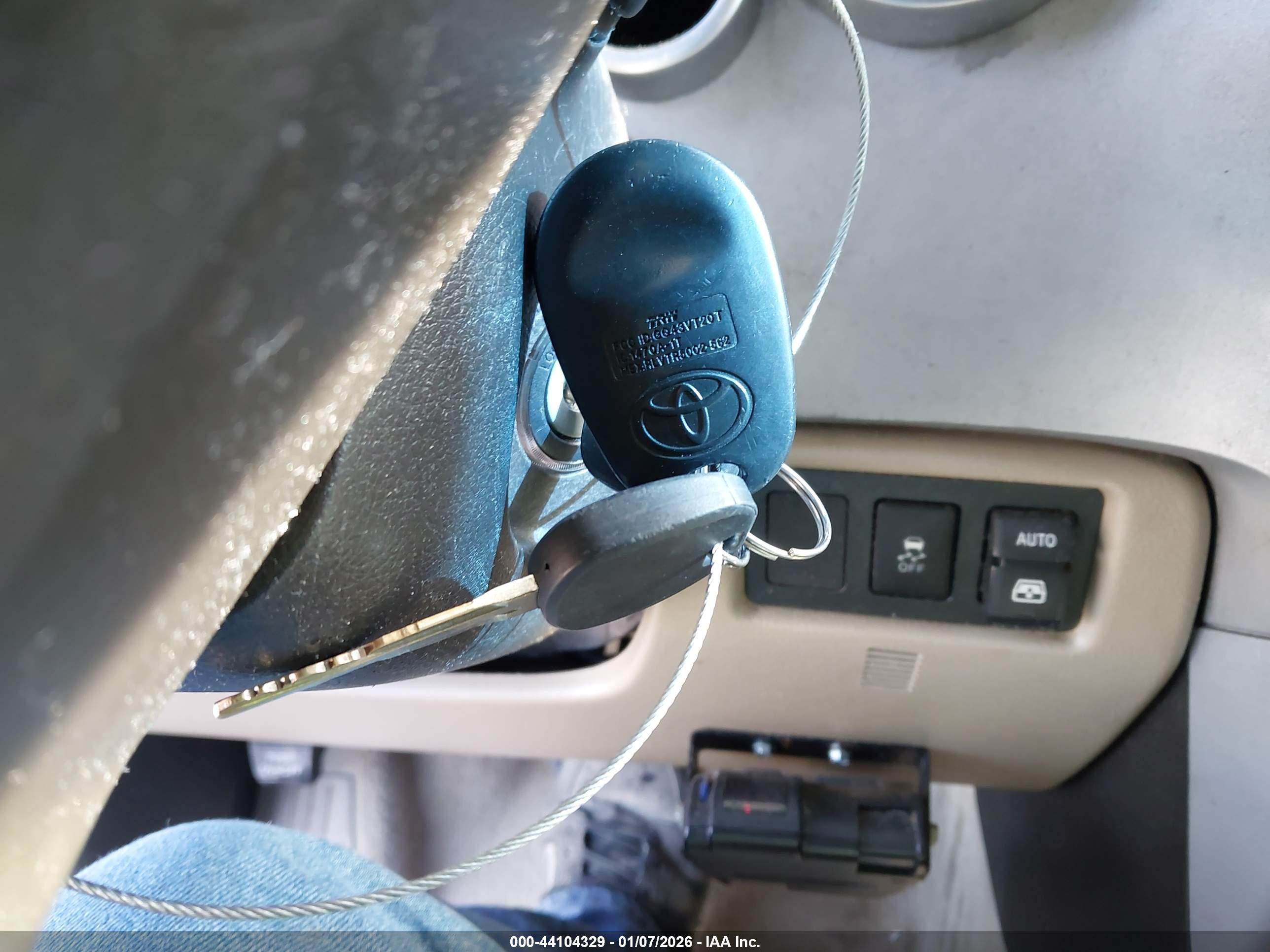 TOYOTA SEQUOIA image 11