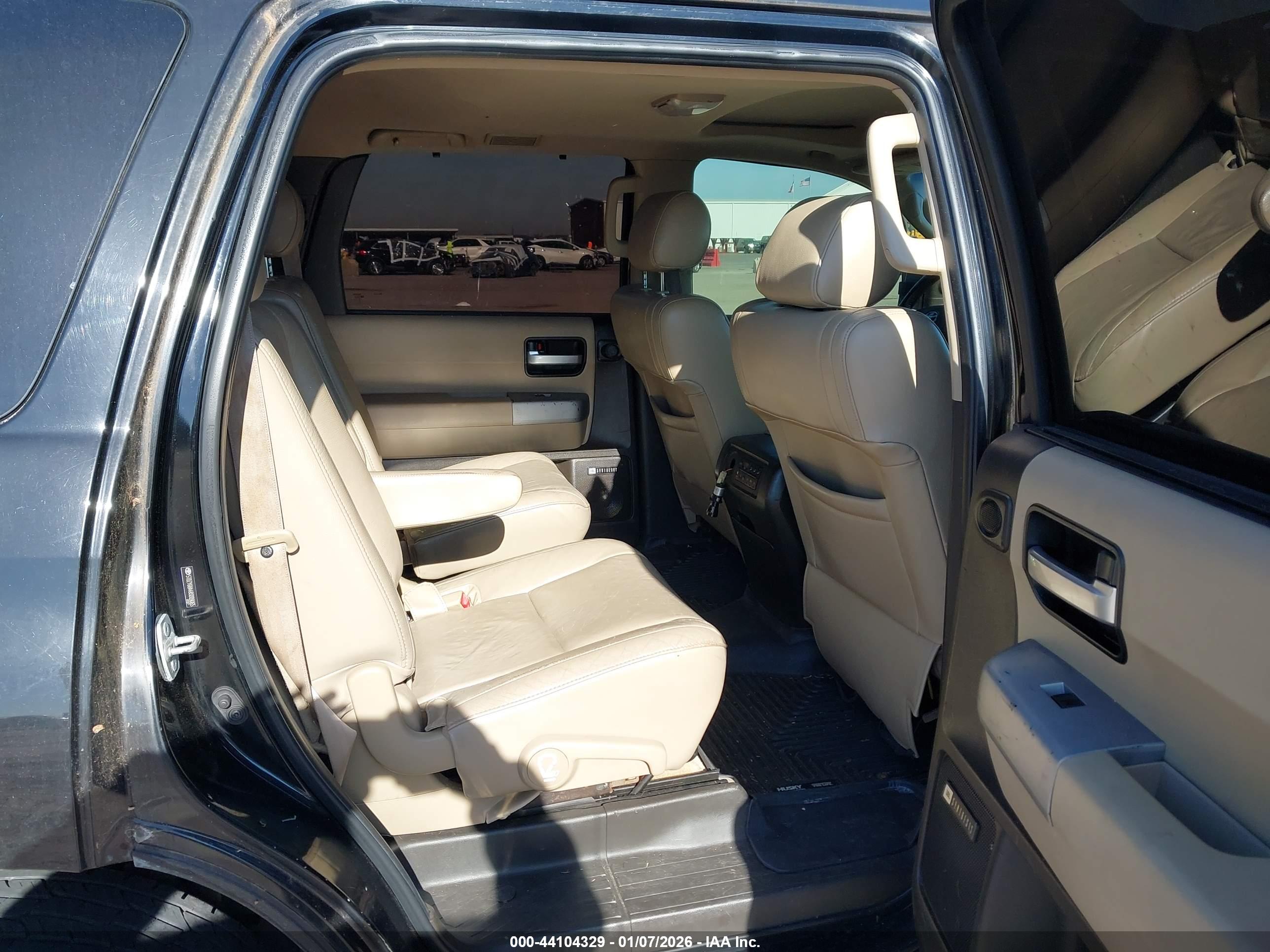 TOYOTA SEQUOIA image 8