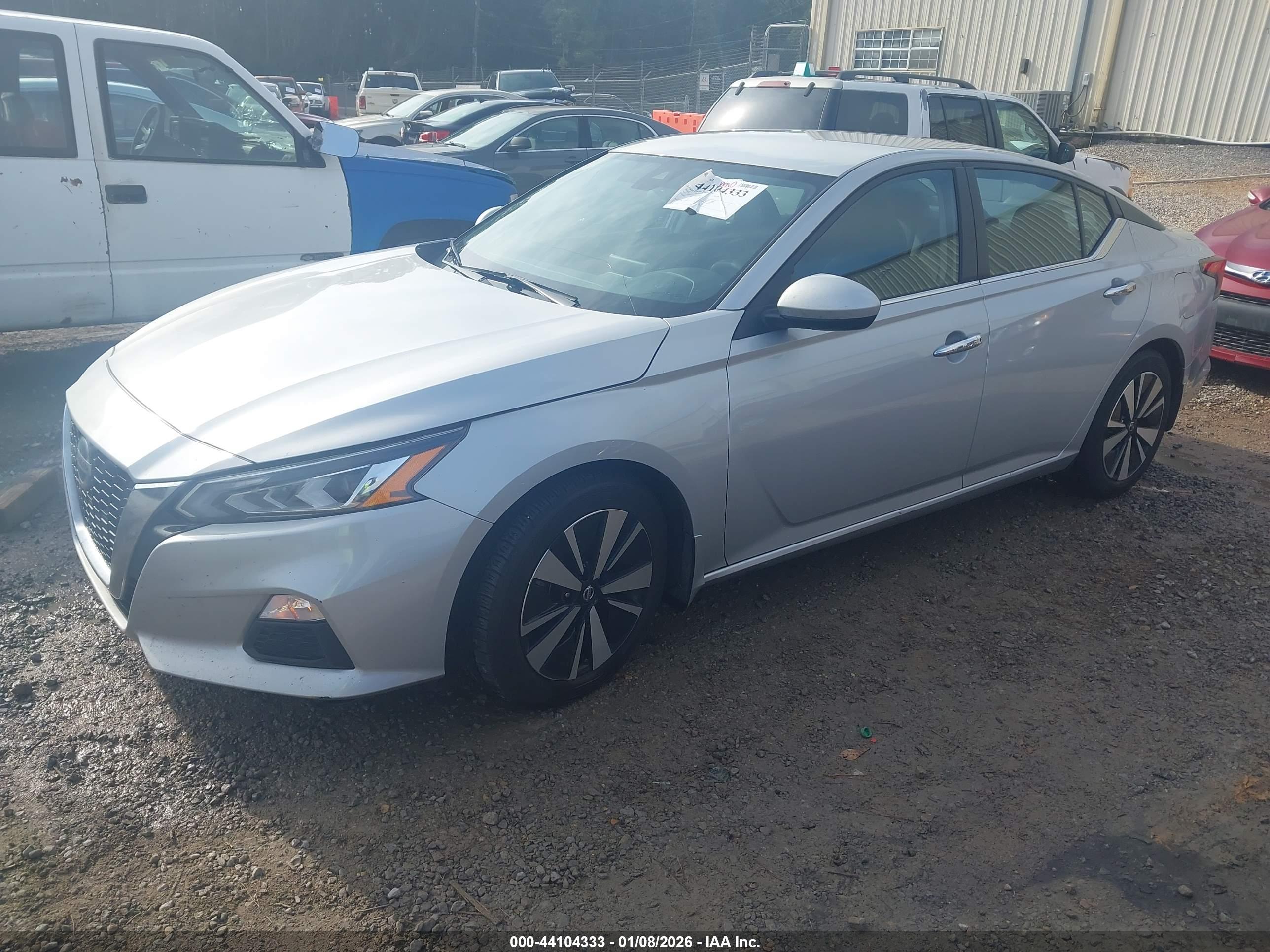 NISSAN ALTIMA image 2