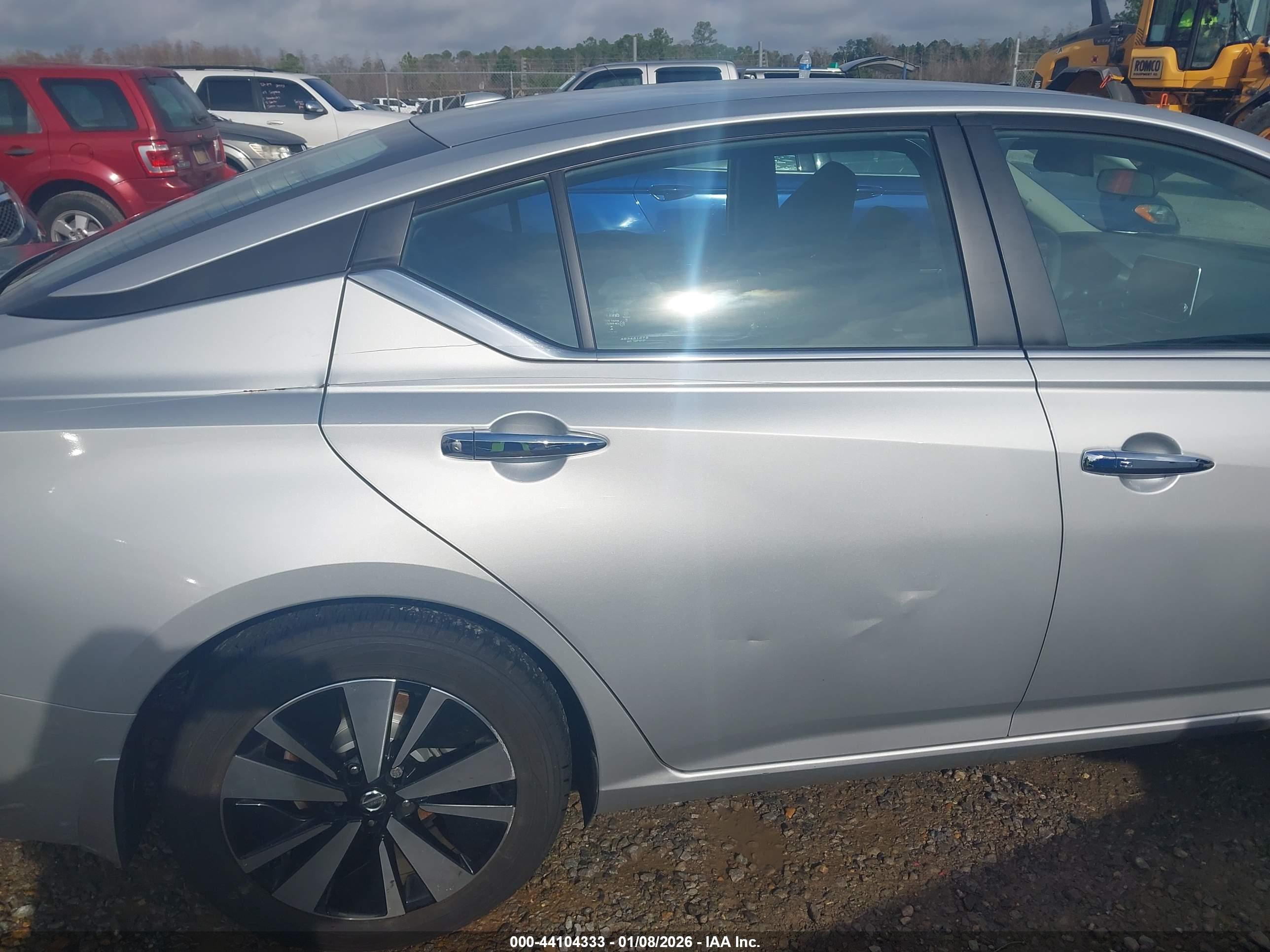 NISSAN ALTIMA image 6