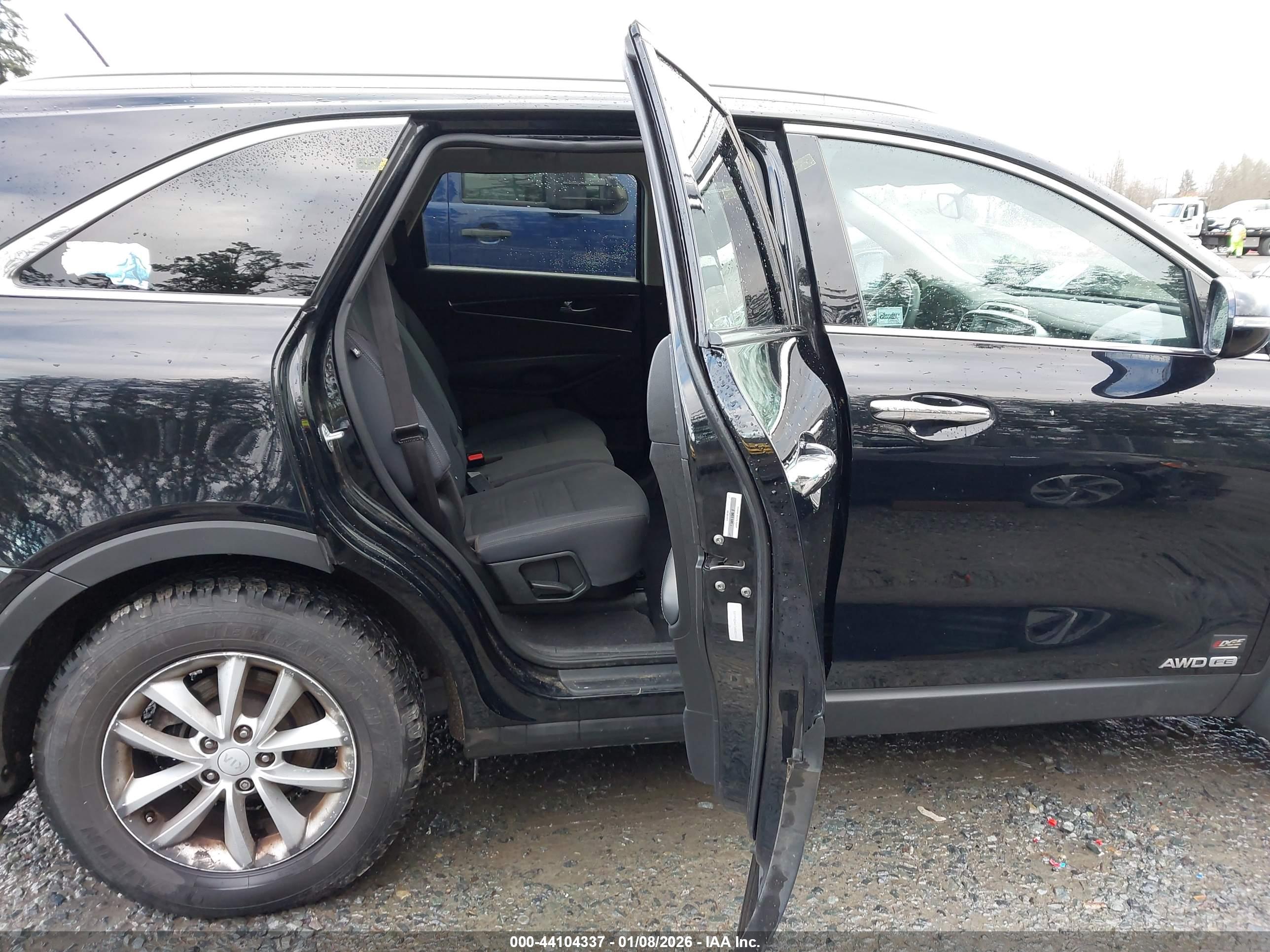 KIA SORENTO image 8