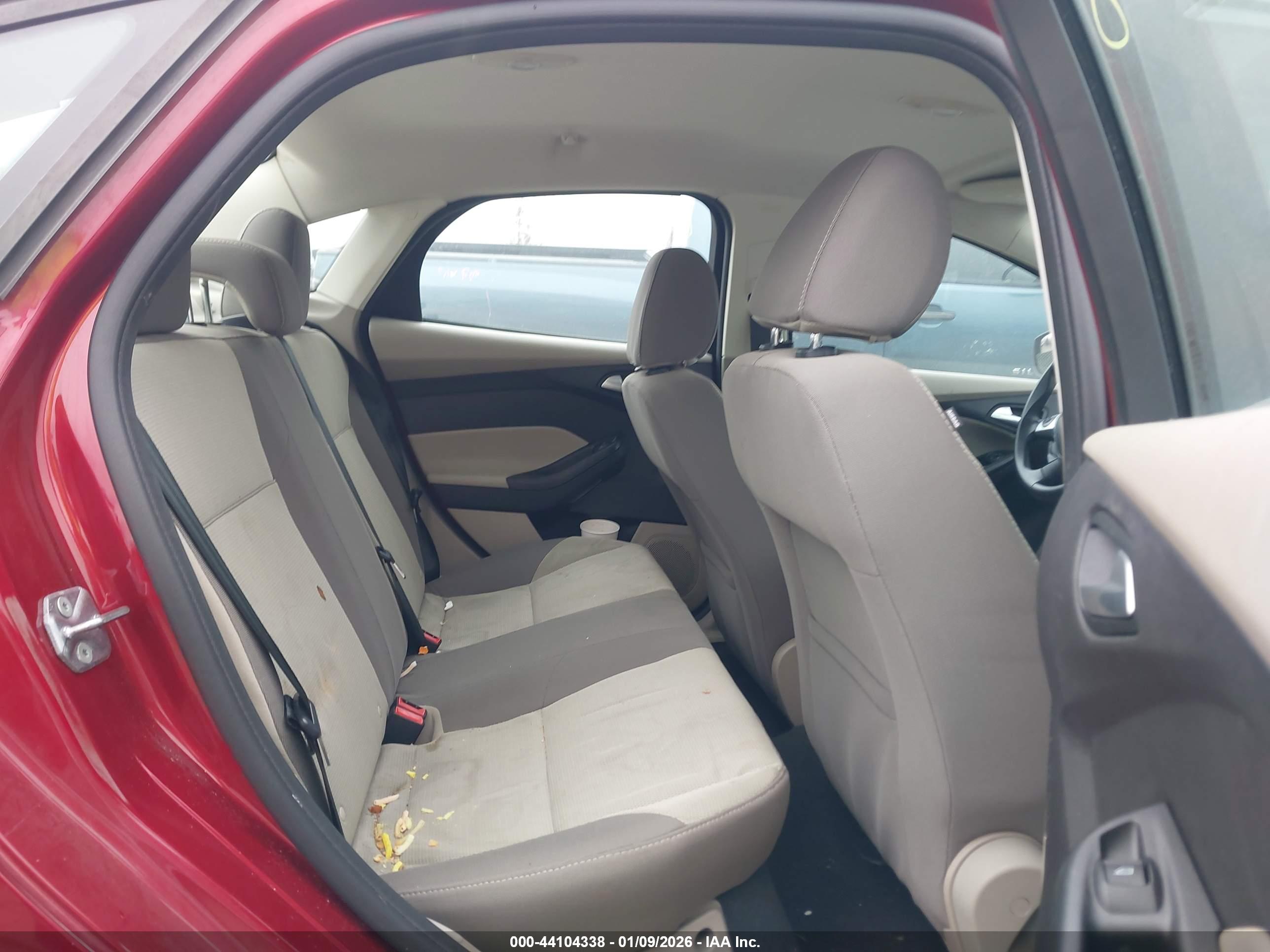 FORD FOCUS image 8