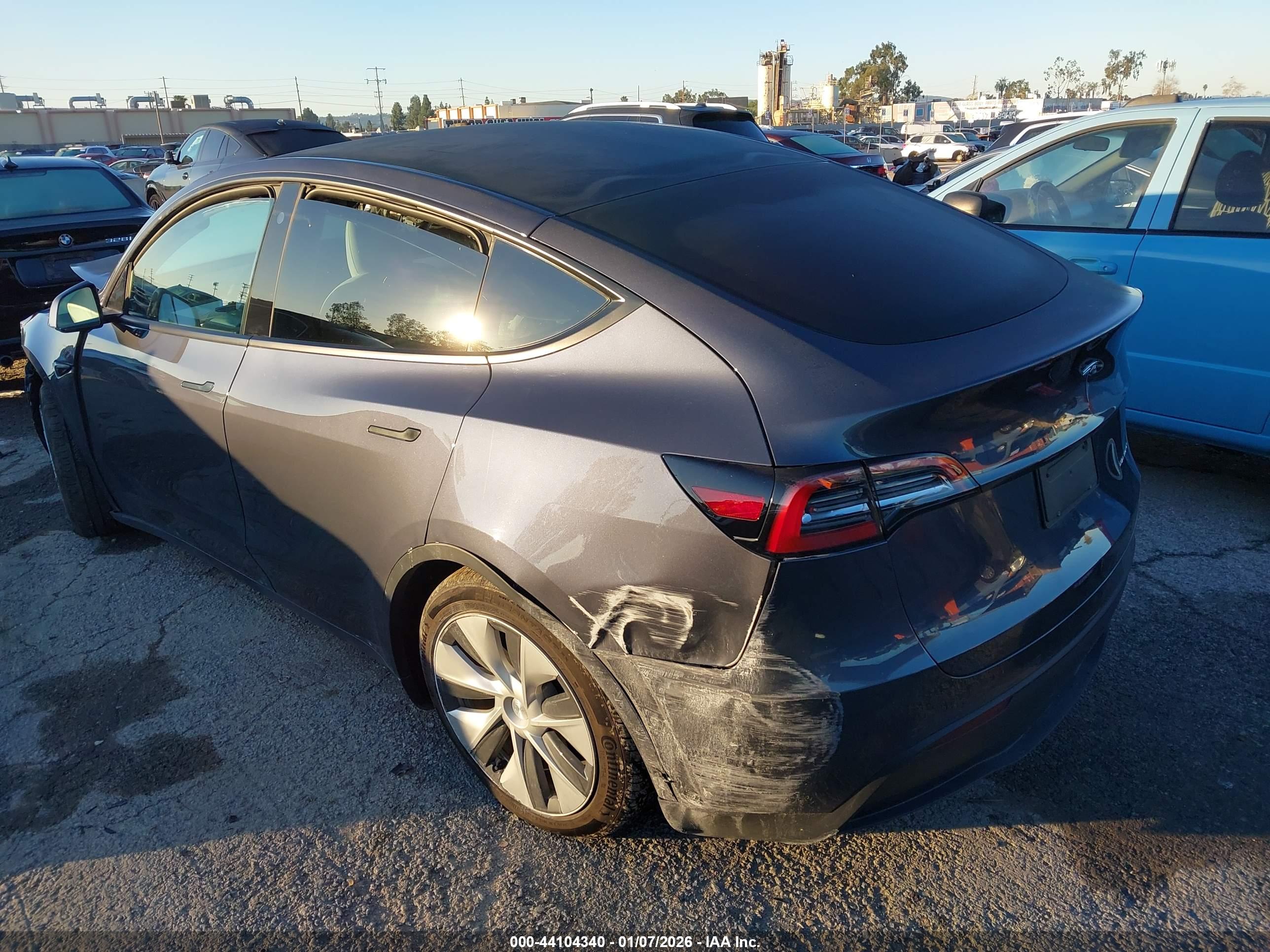TESLA MODEL image 3