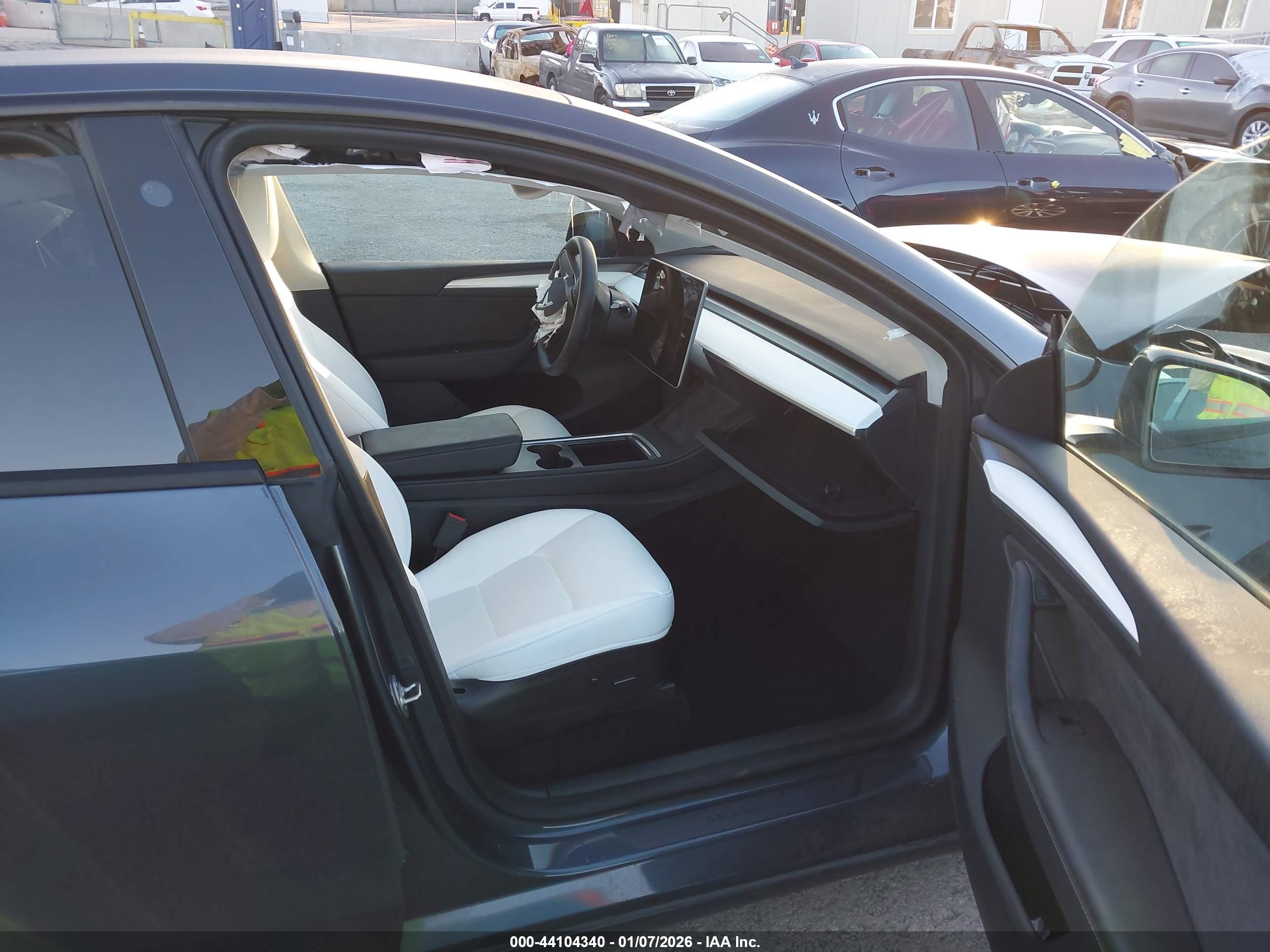 TESLA MODEL image 5