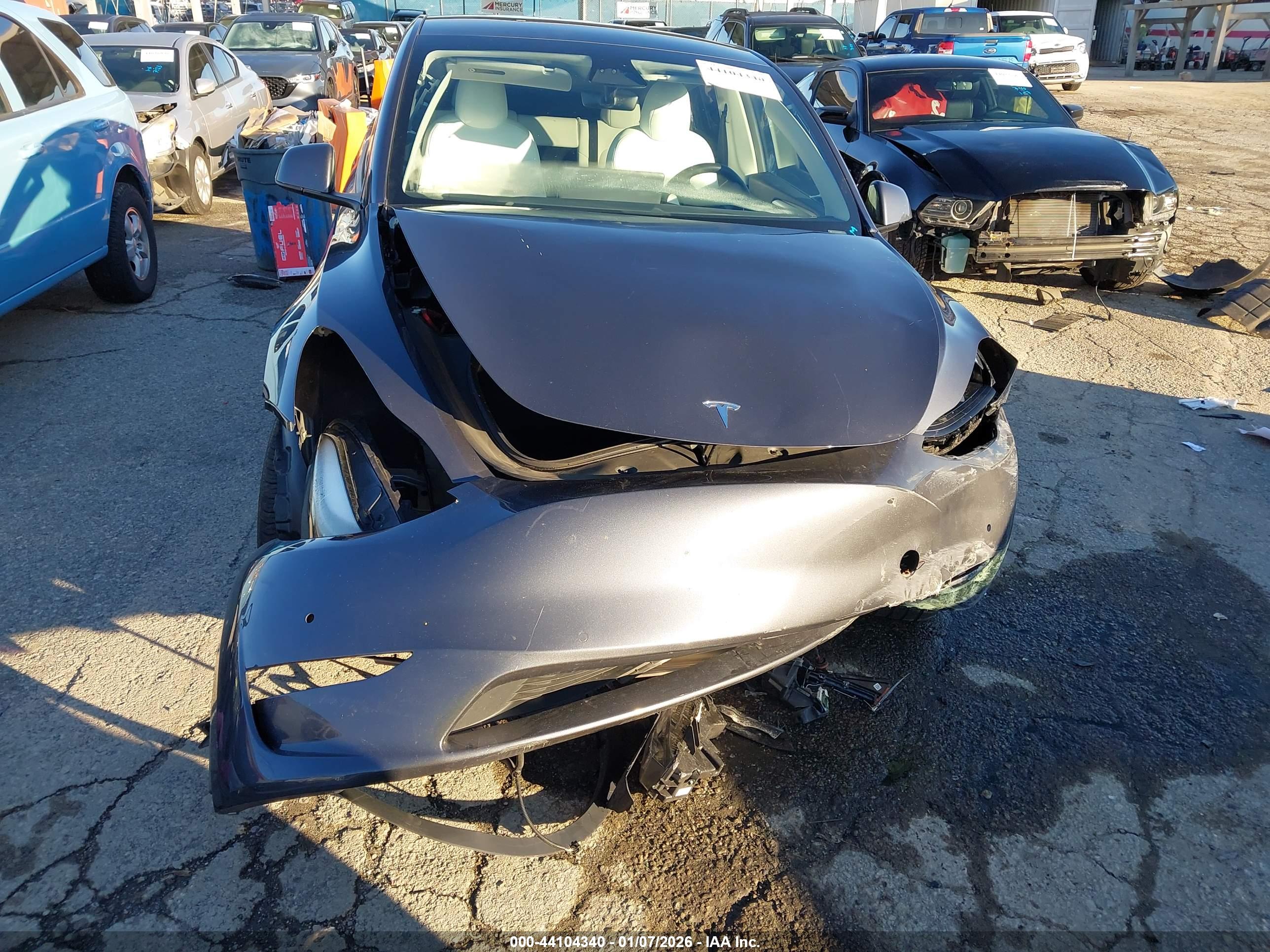 TESLA MODEL image 6