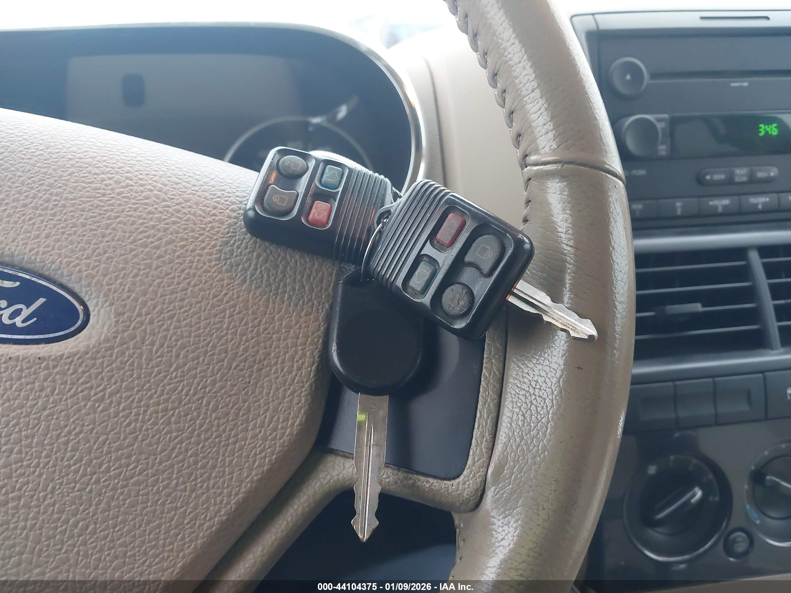 FORD EXPLORER image 11