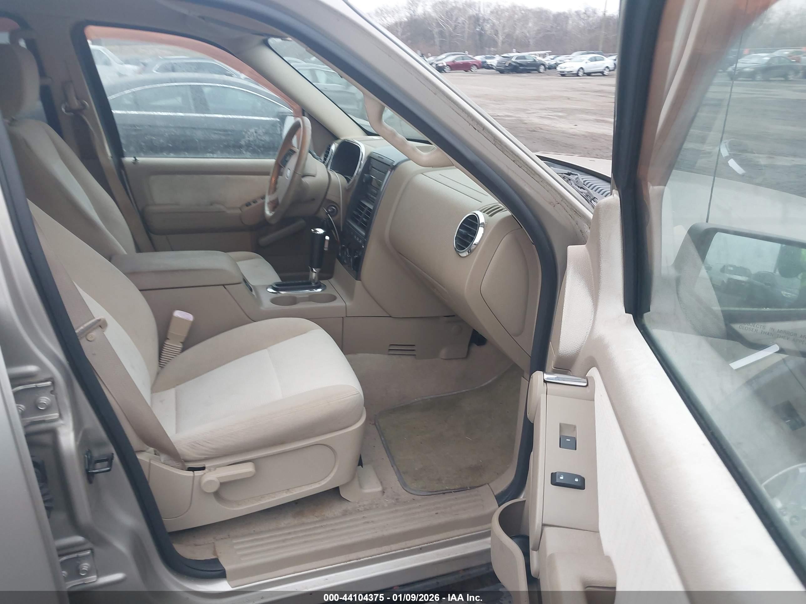 FORD EXPLORER image 5