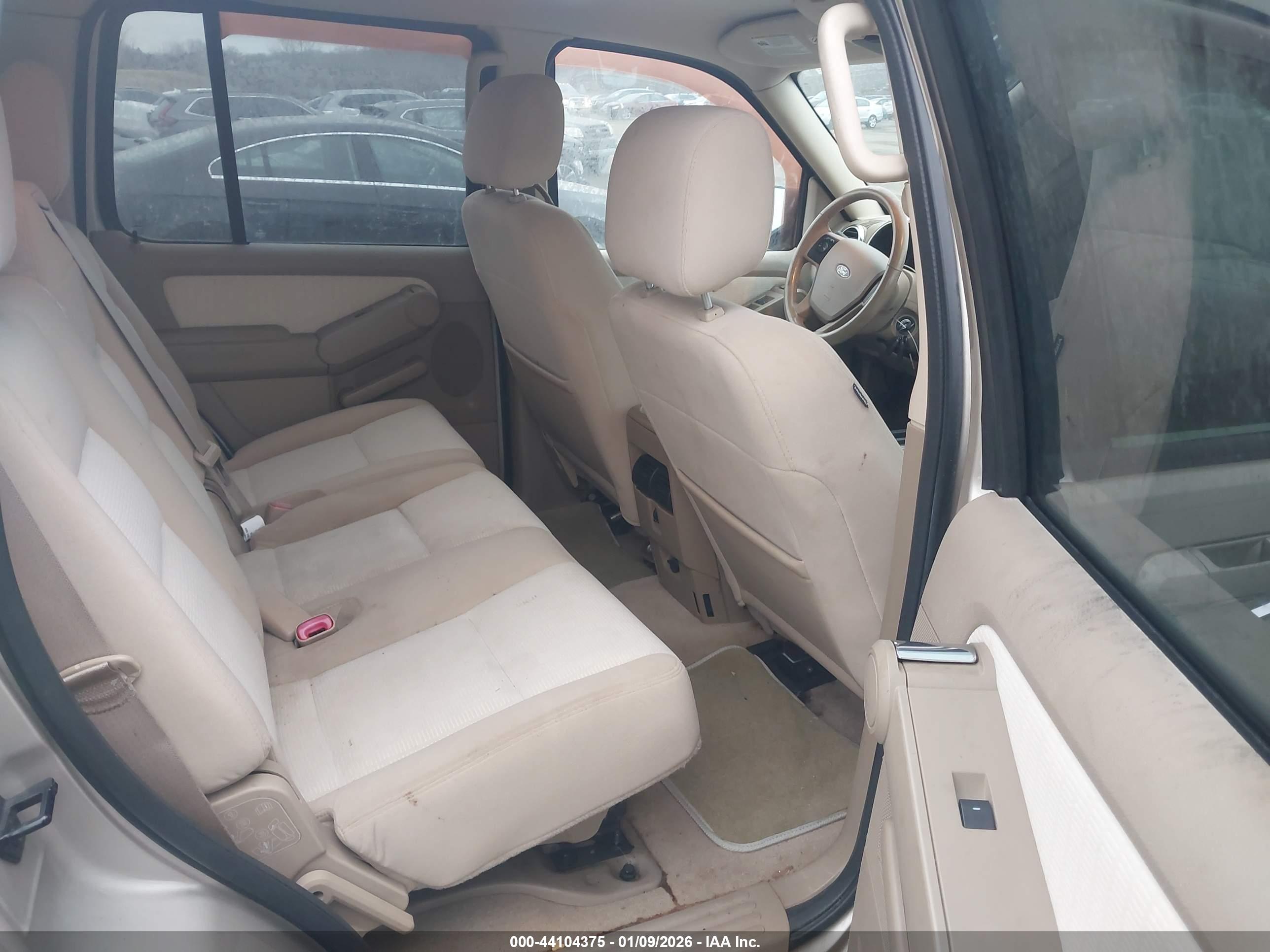 FORD EXPLORER image 8