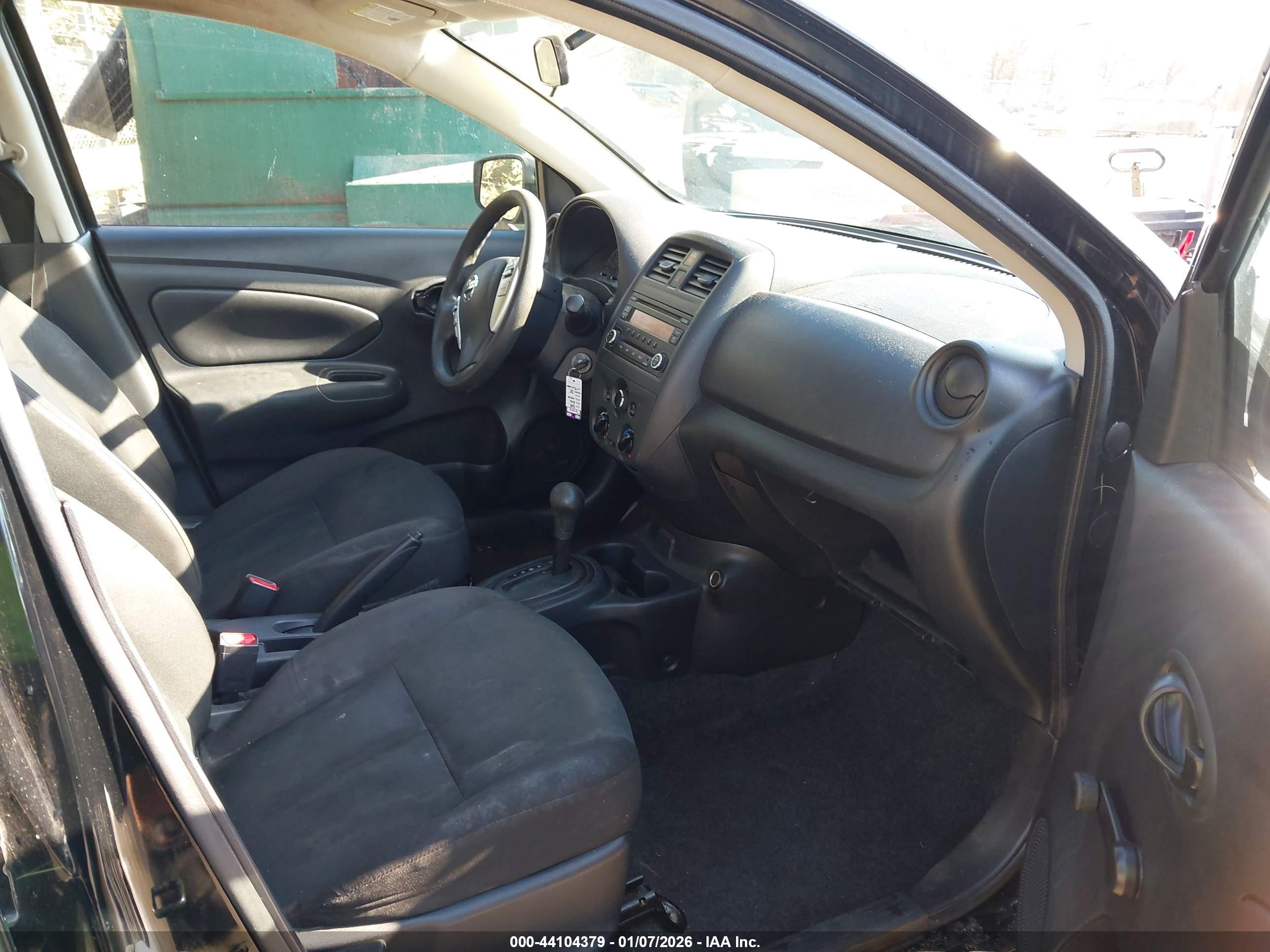 NISSAN VERSA image 5