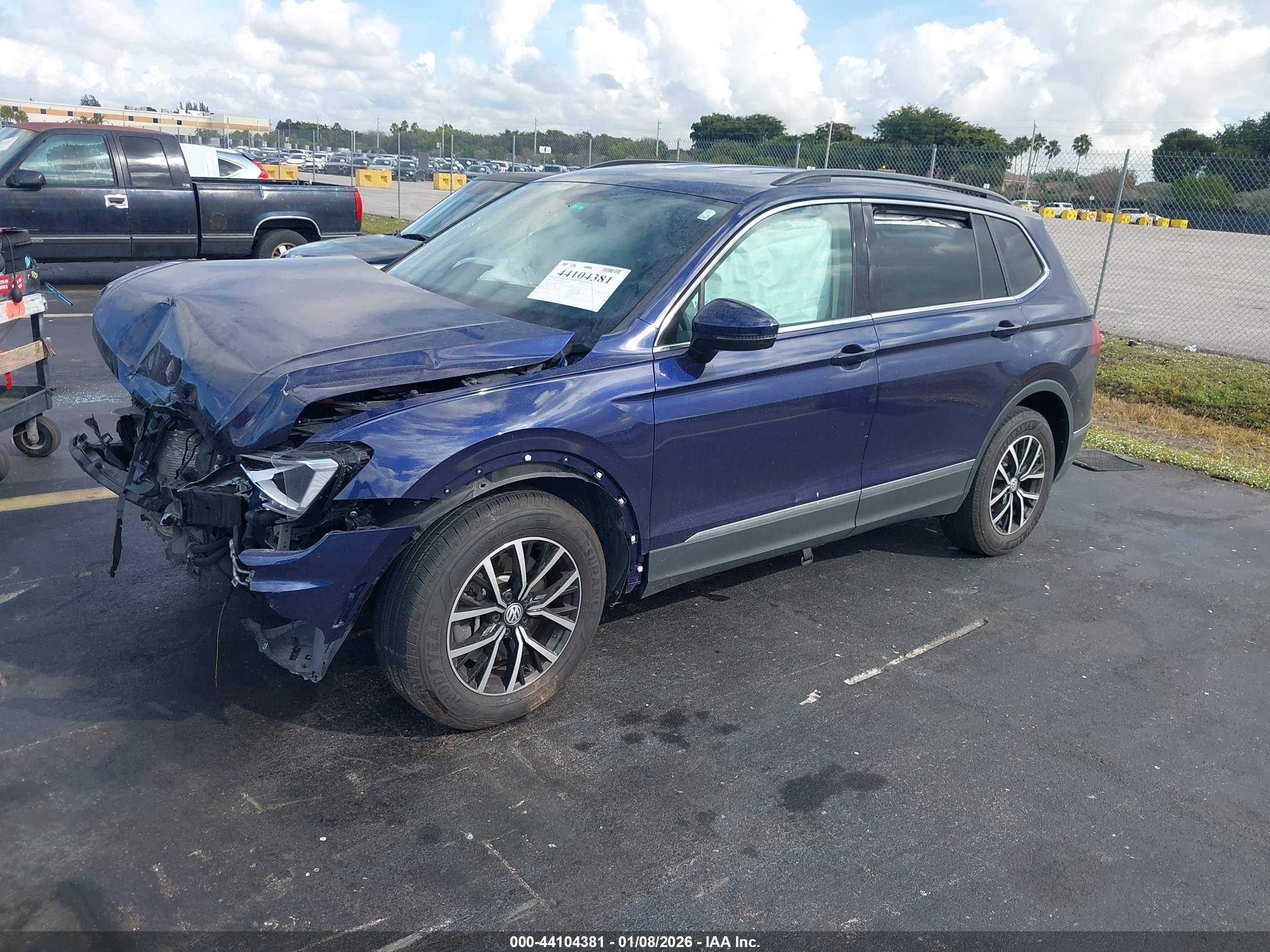 VOLKSWAGEN TIGUAN image 2