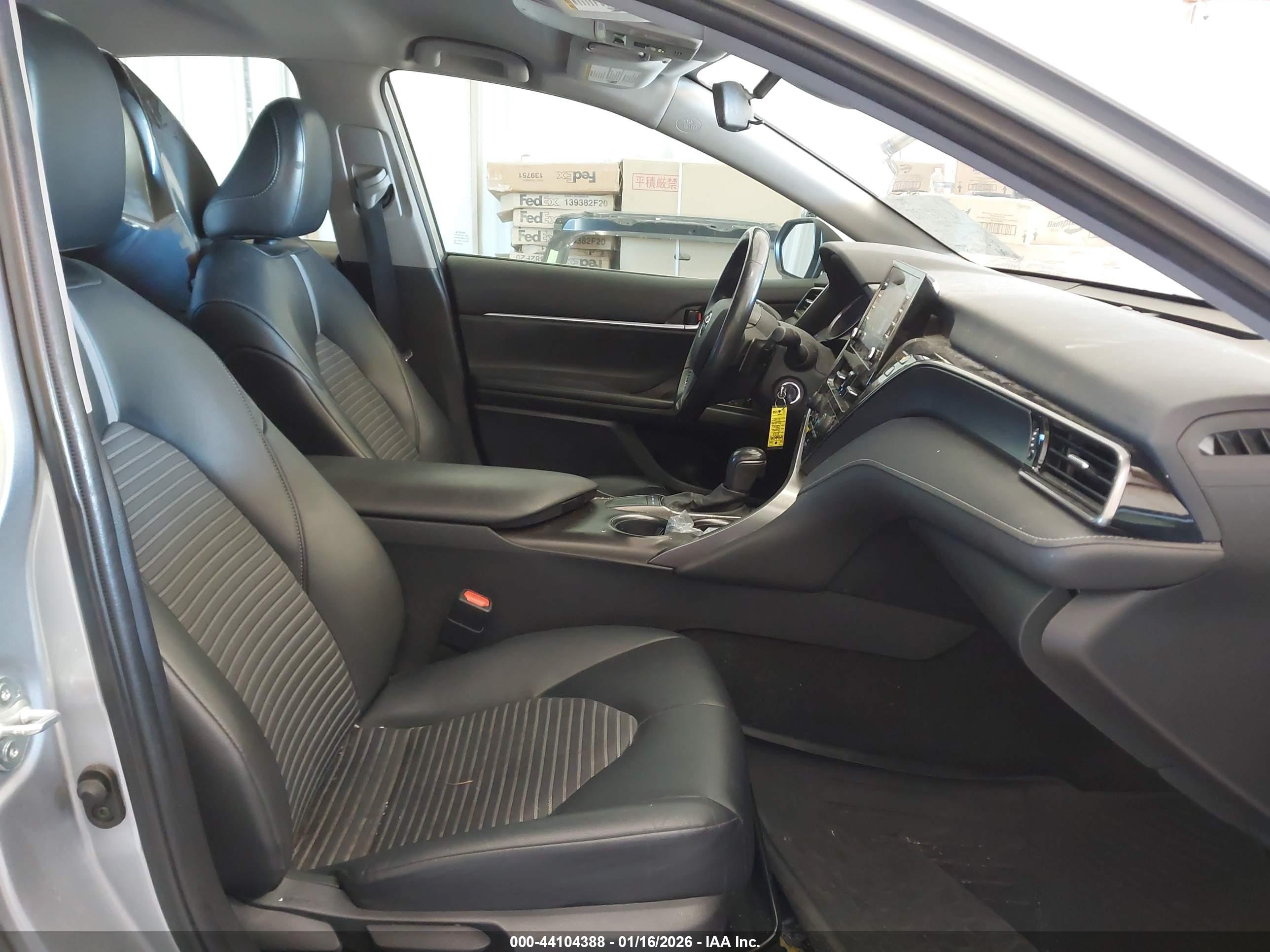 TOYOTA CAMRY image 5