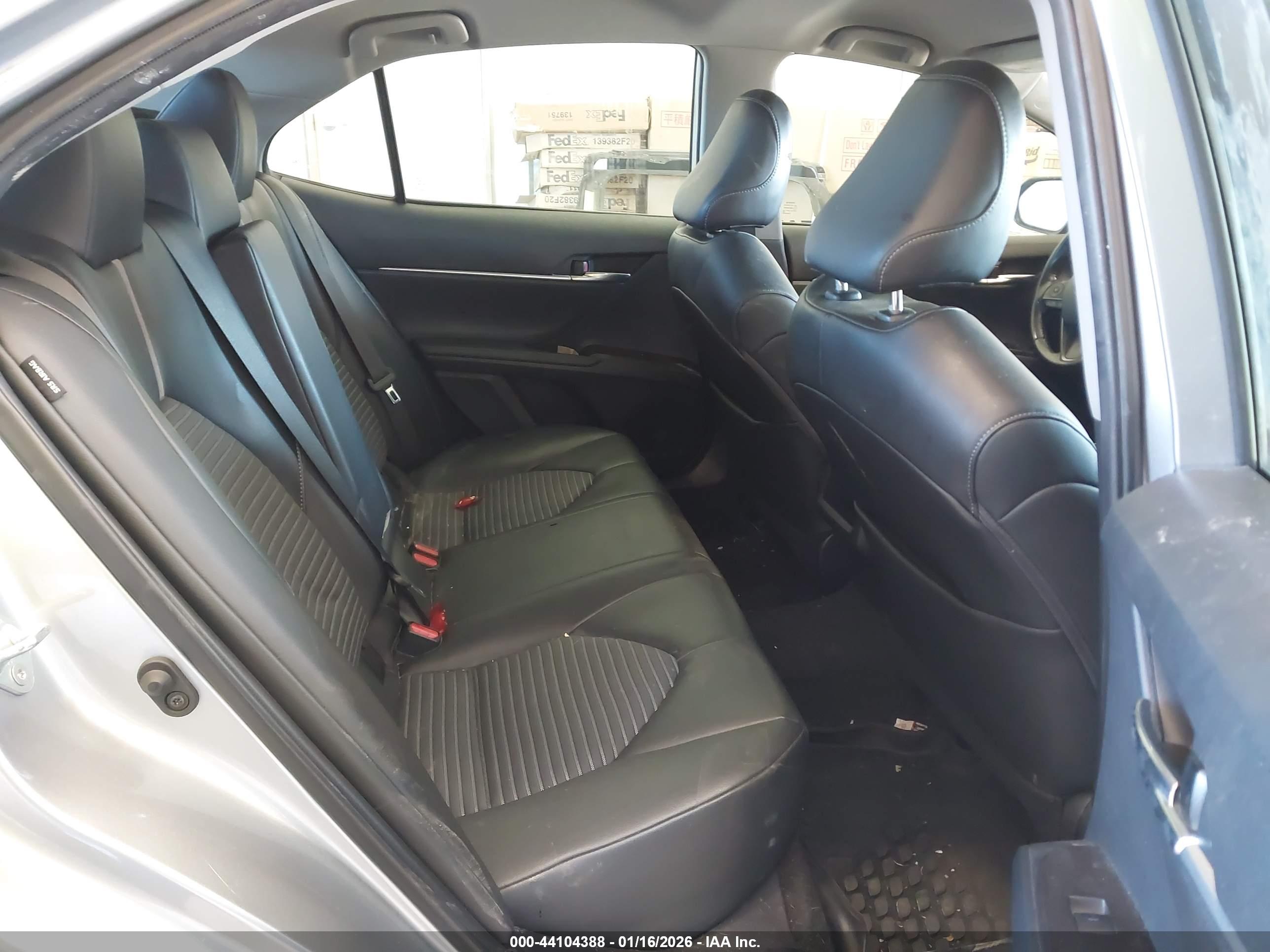 TOYOTA CAMRY image 8