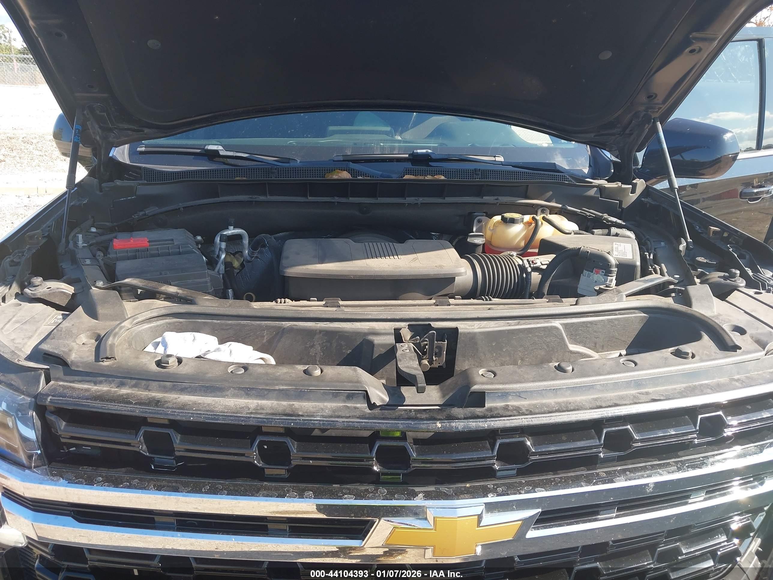 CHEVROLET SUBURBAN image 10