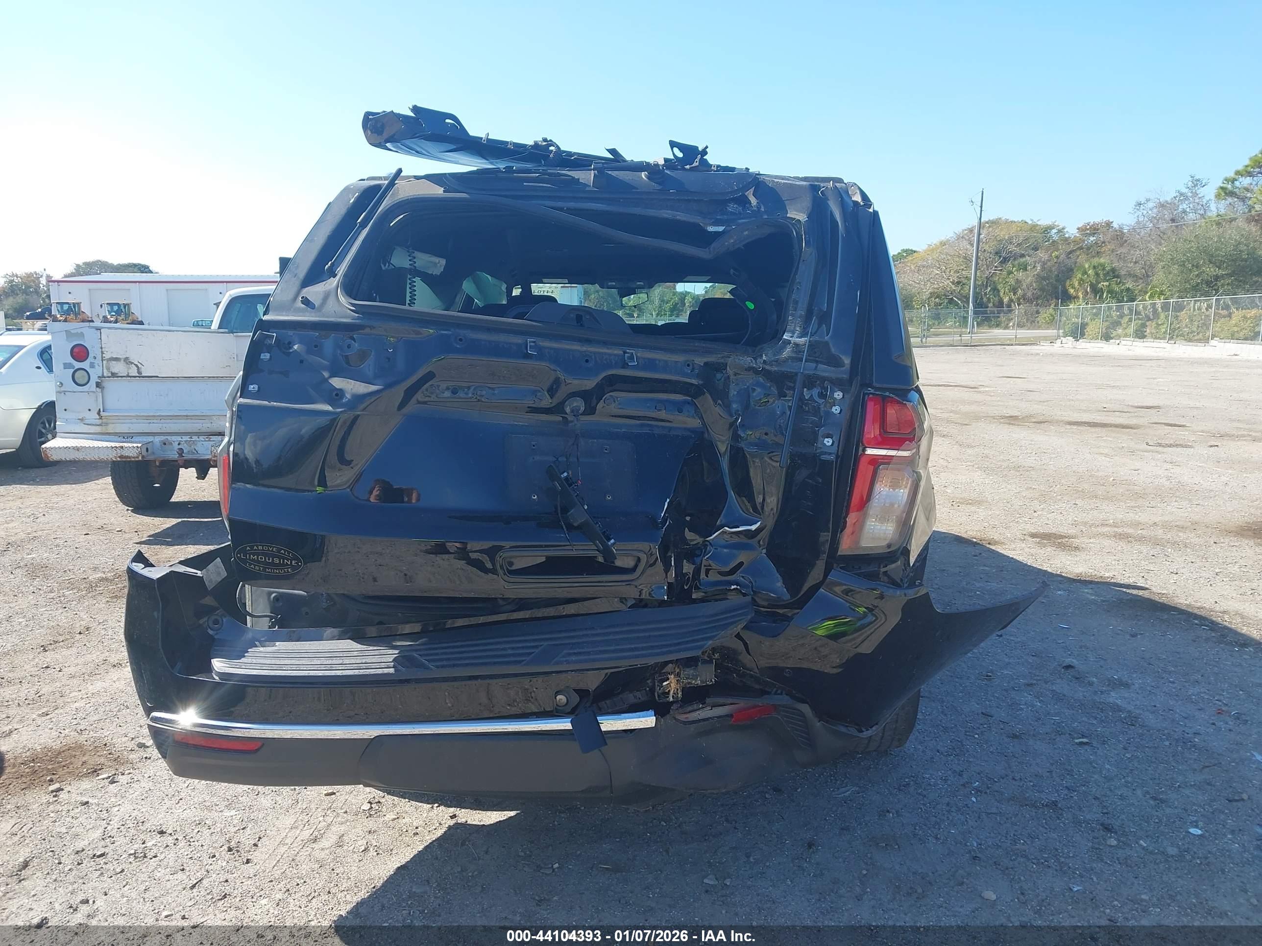 CHEVROLET SUBURBAN image 6