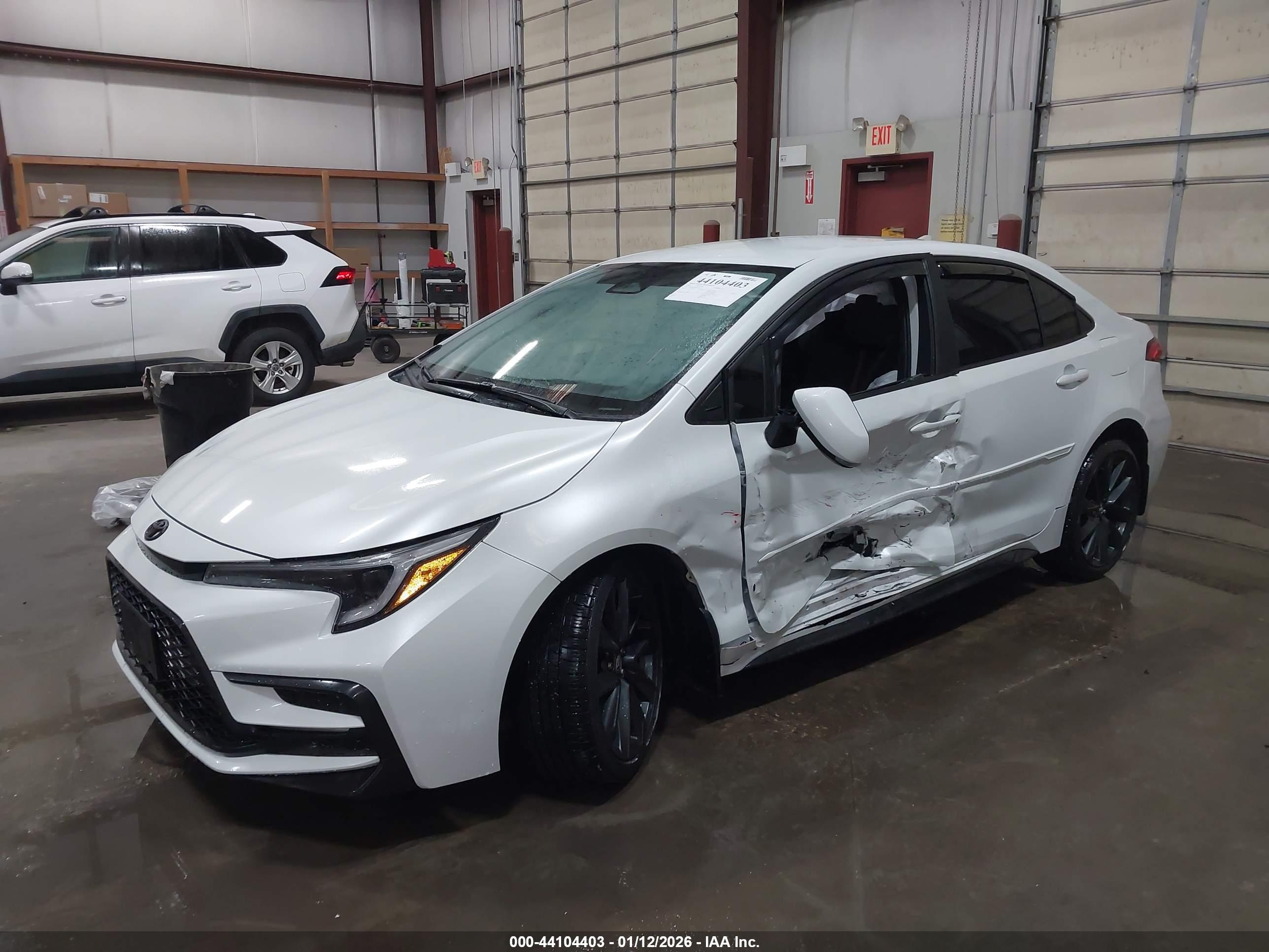 TOYOTA COROLLA image 2