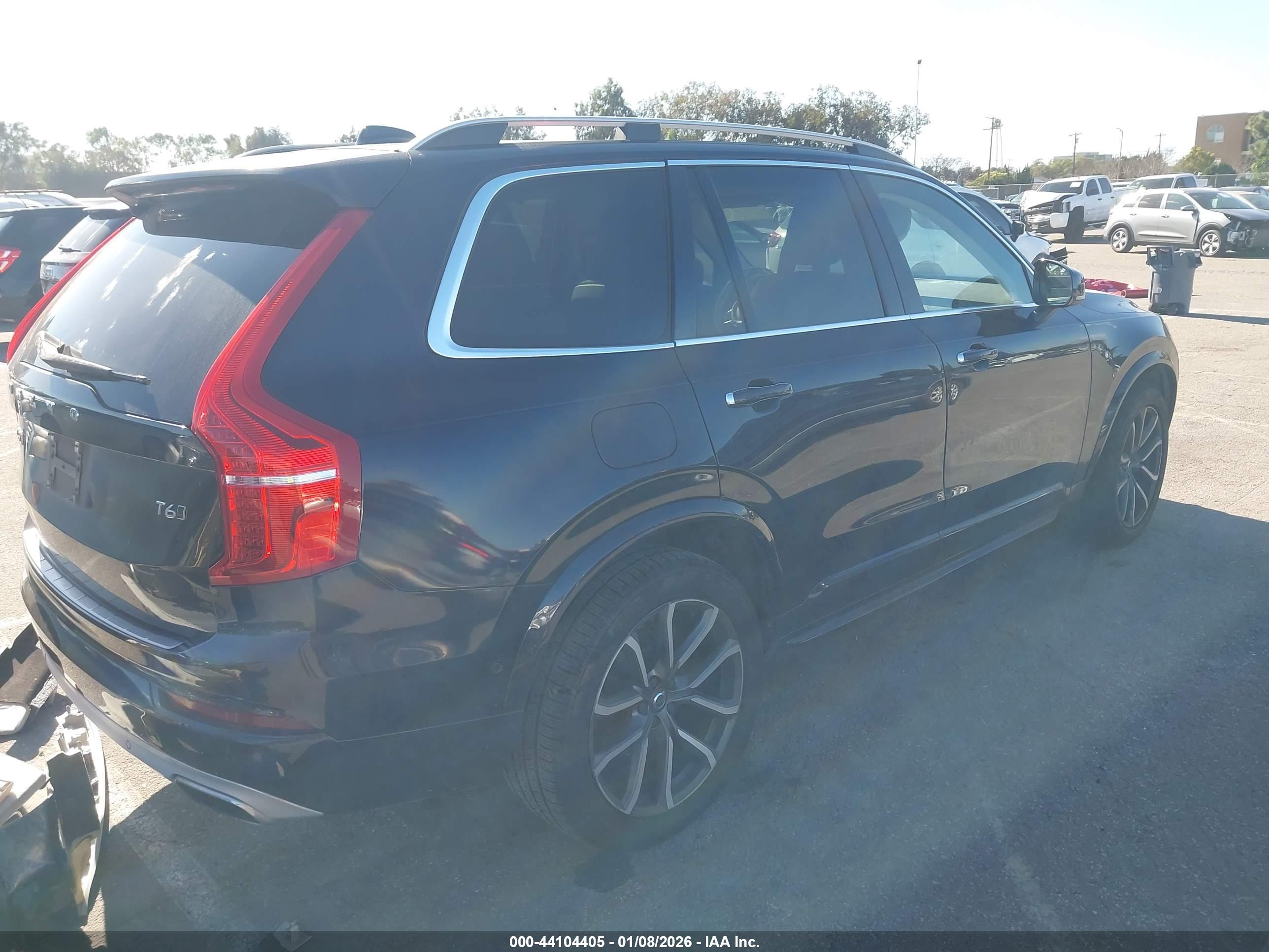 VOLVO XC90 image 4