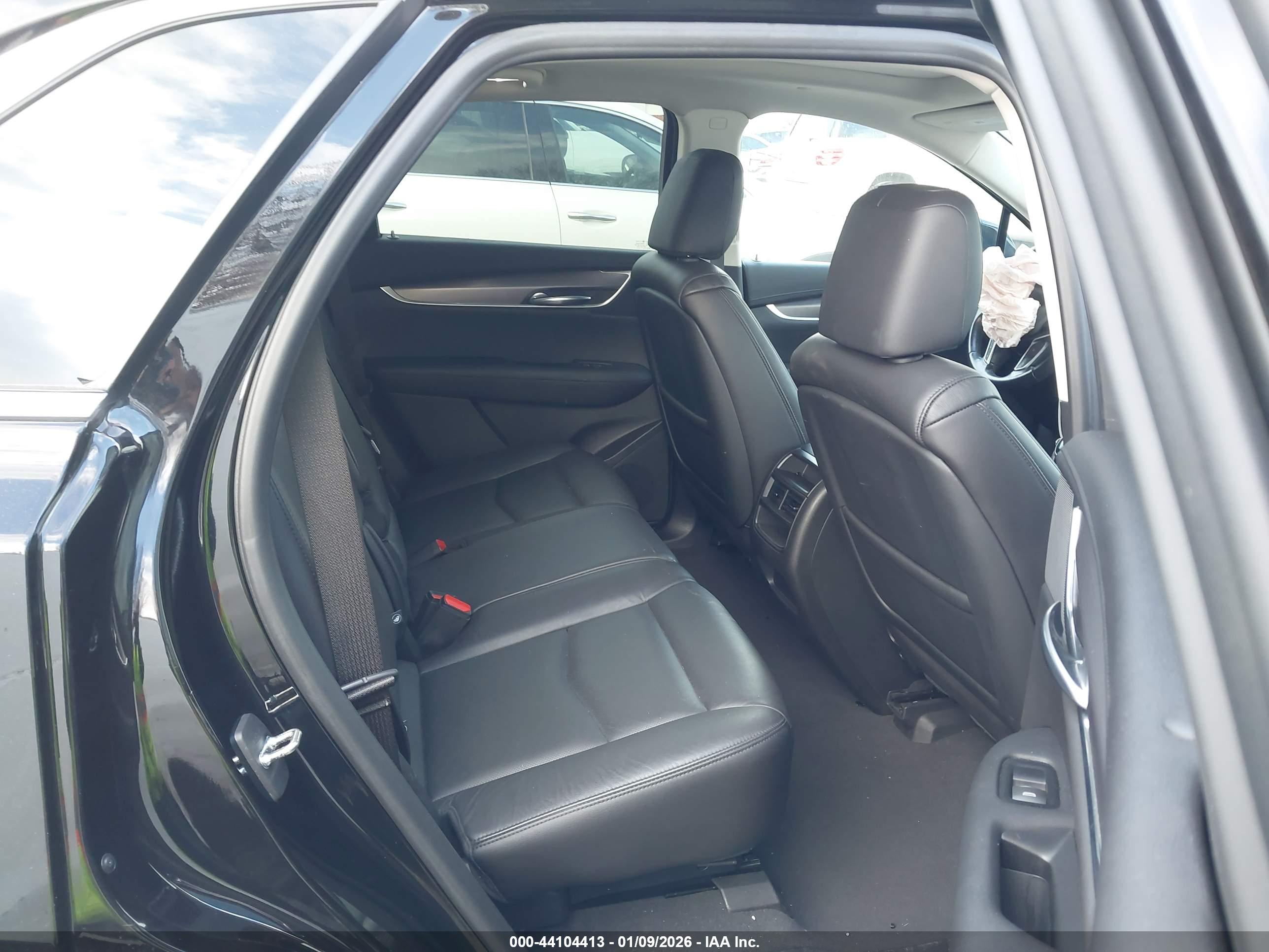 CADILLAC XT5 image 8