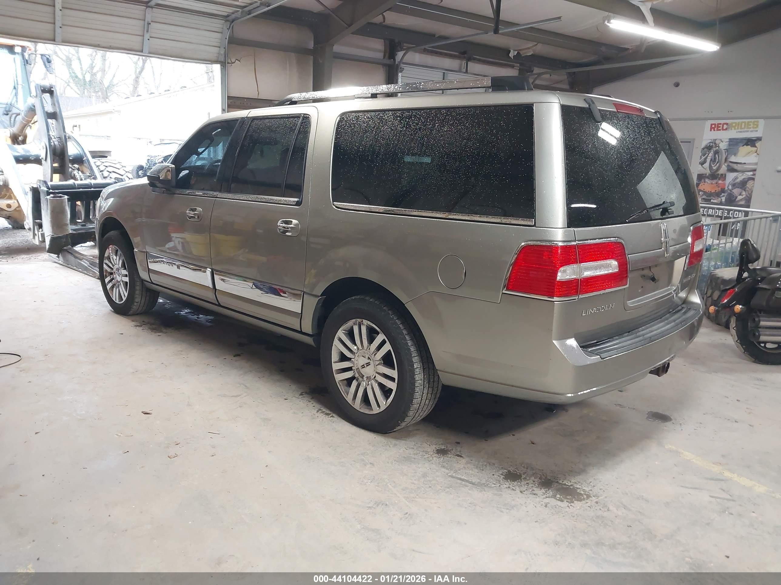 LINCOLN NAVIGATOR image 3