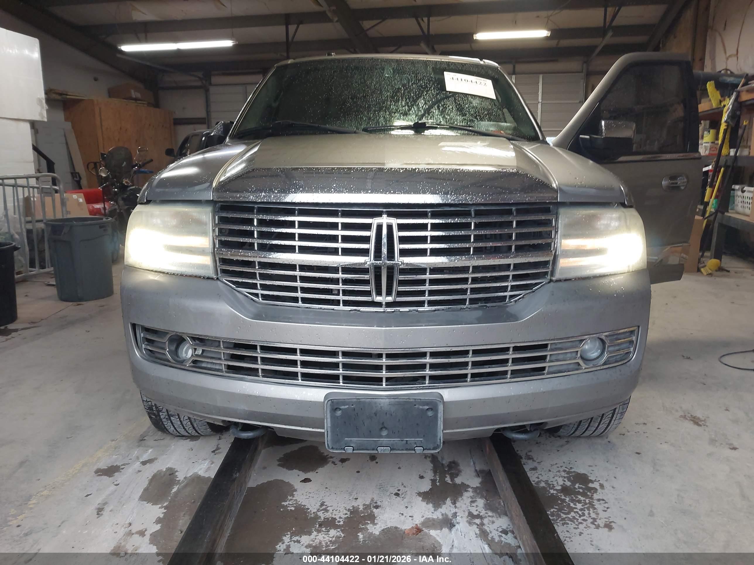 LINCOLN NAVIGATOR image 6