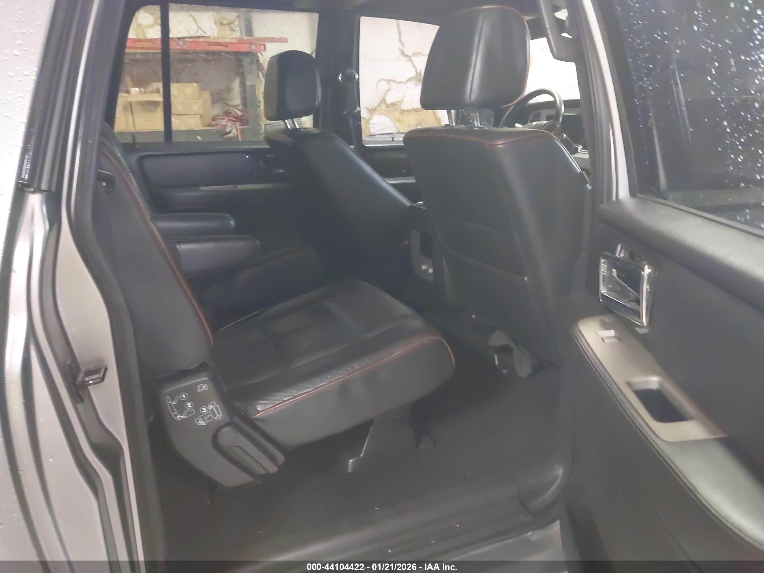 LINCOLN NAVIGATOR image 8
