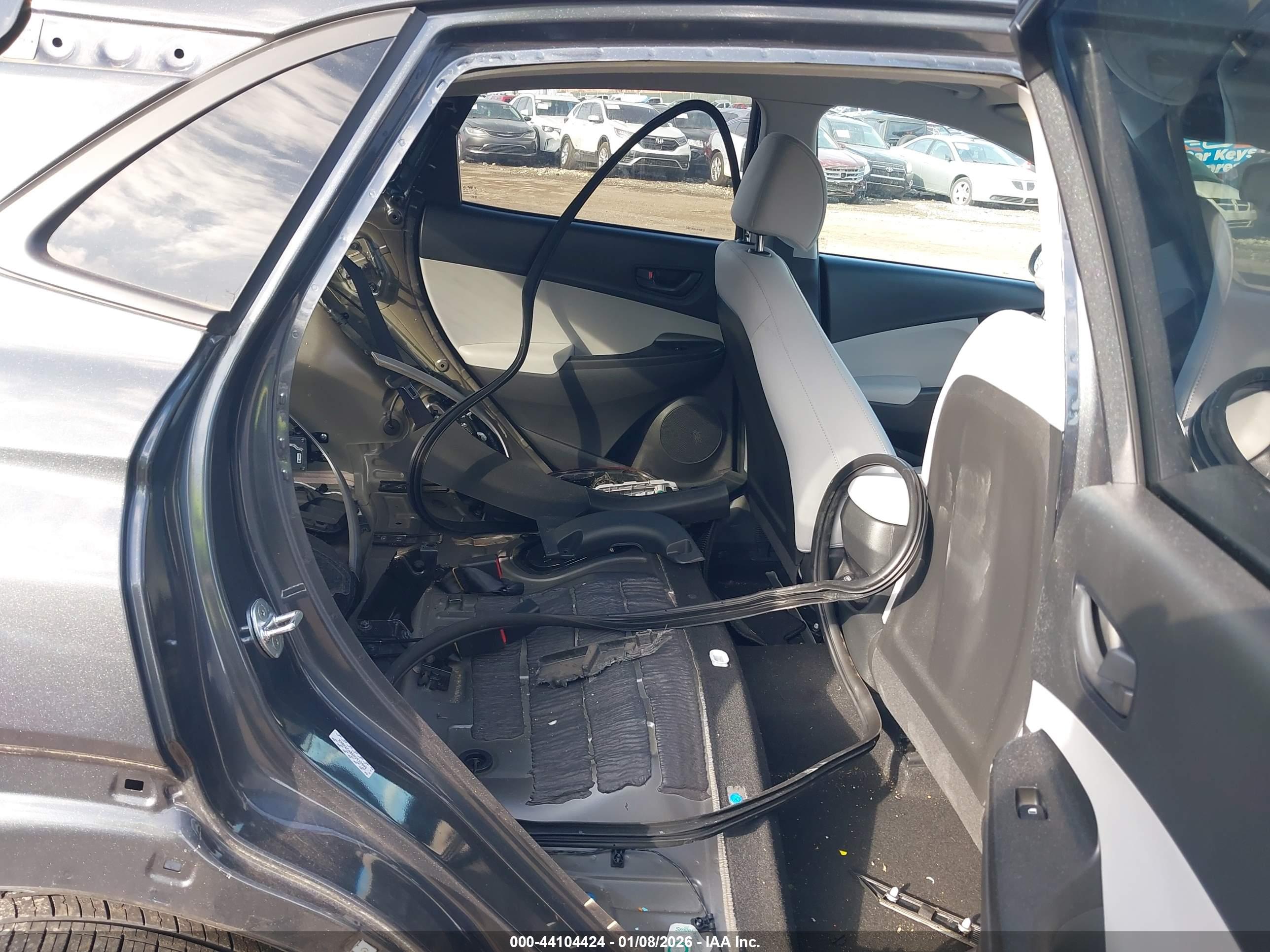 HYUNDAI KONA image 8