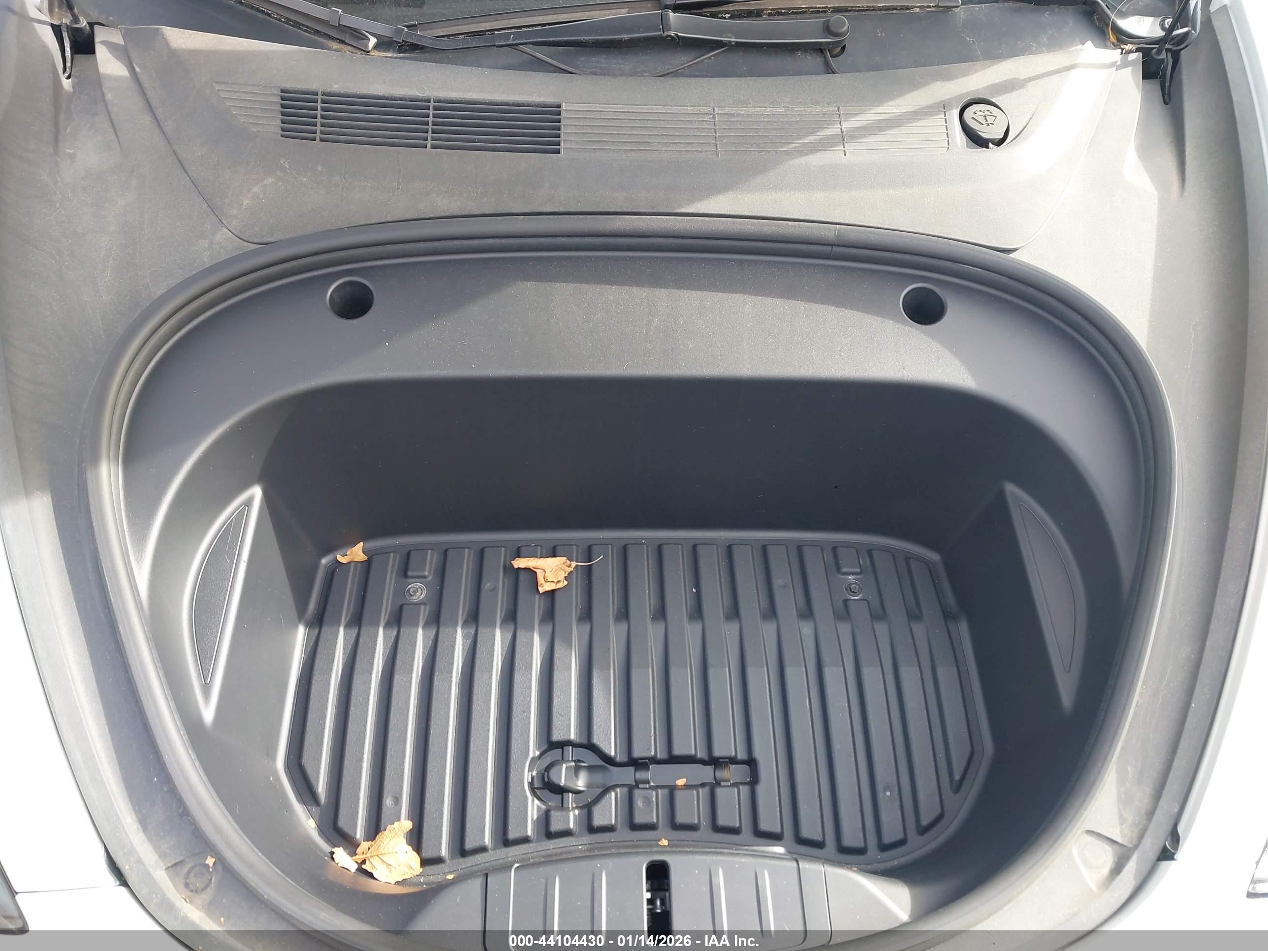 TESLA MODEL image 10