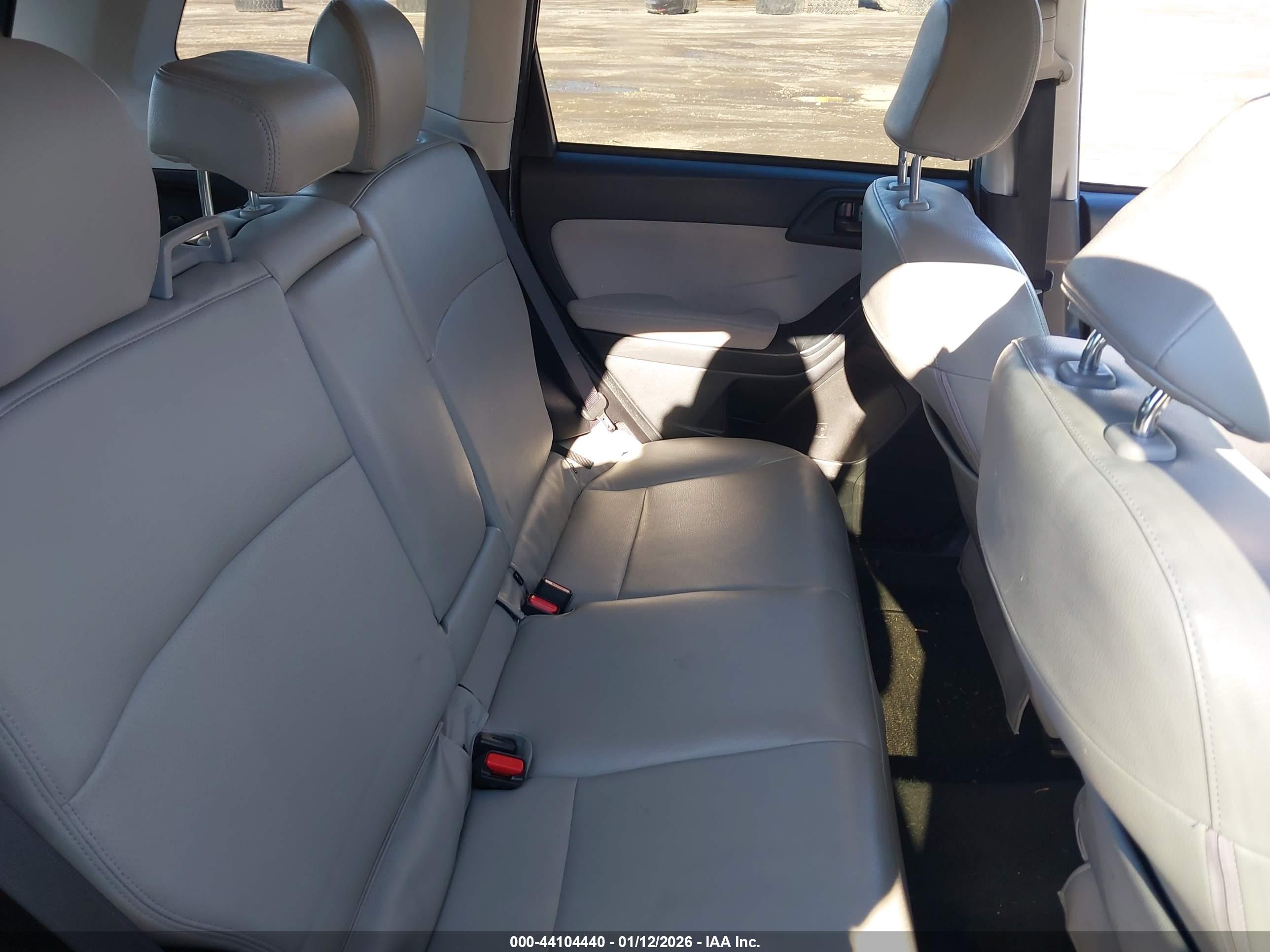 SUBARU FORESTER image 8