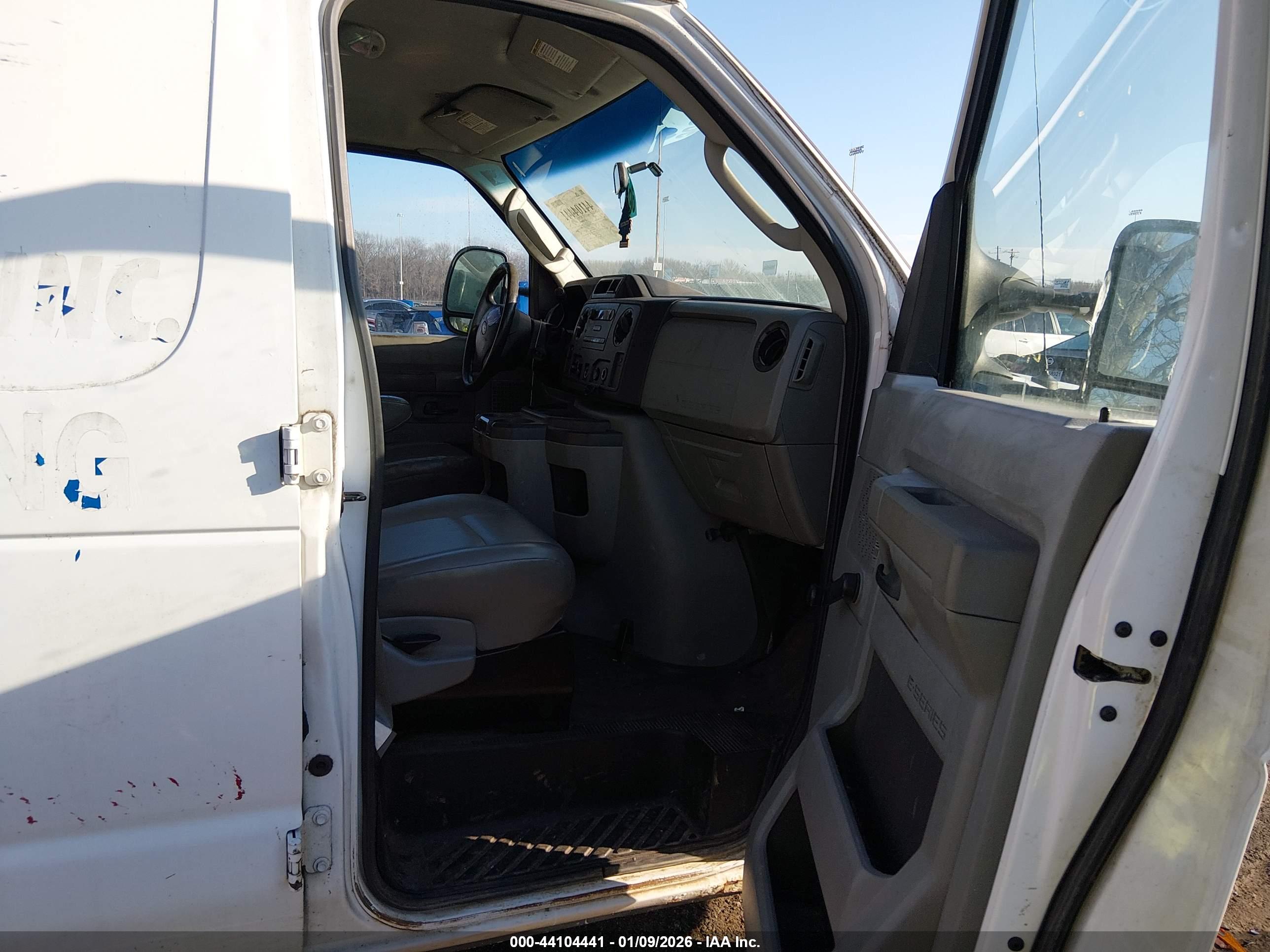 FORD E-350 image 5