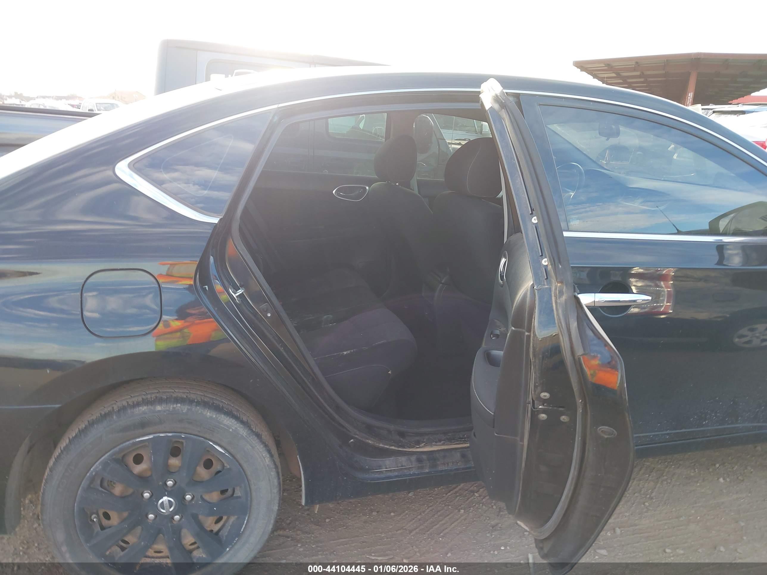 NISSAN SENTRA image 8