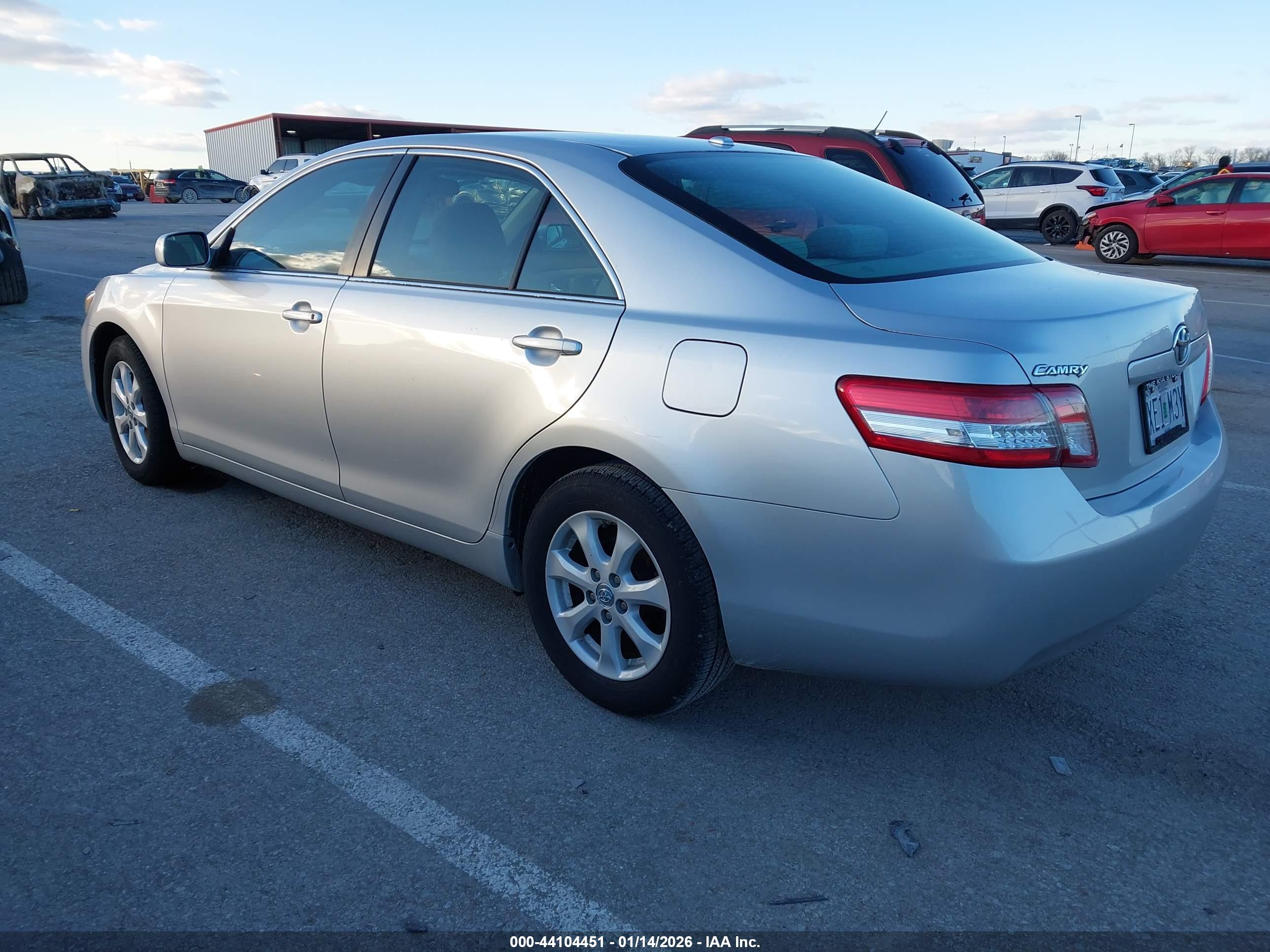 TOYOTA CAMRY image 3