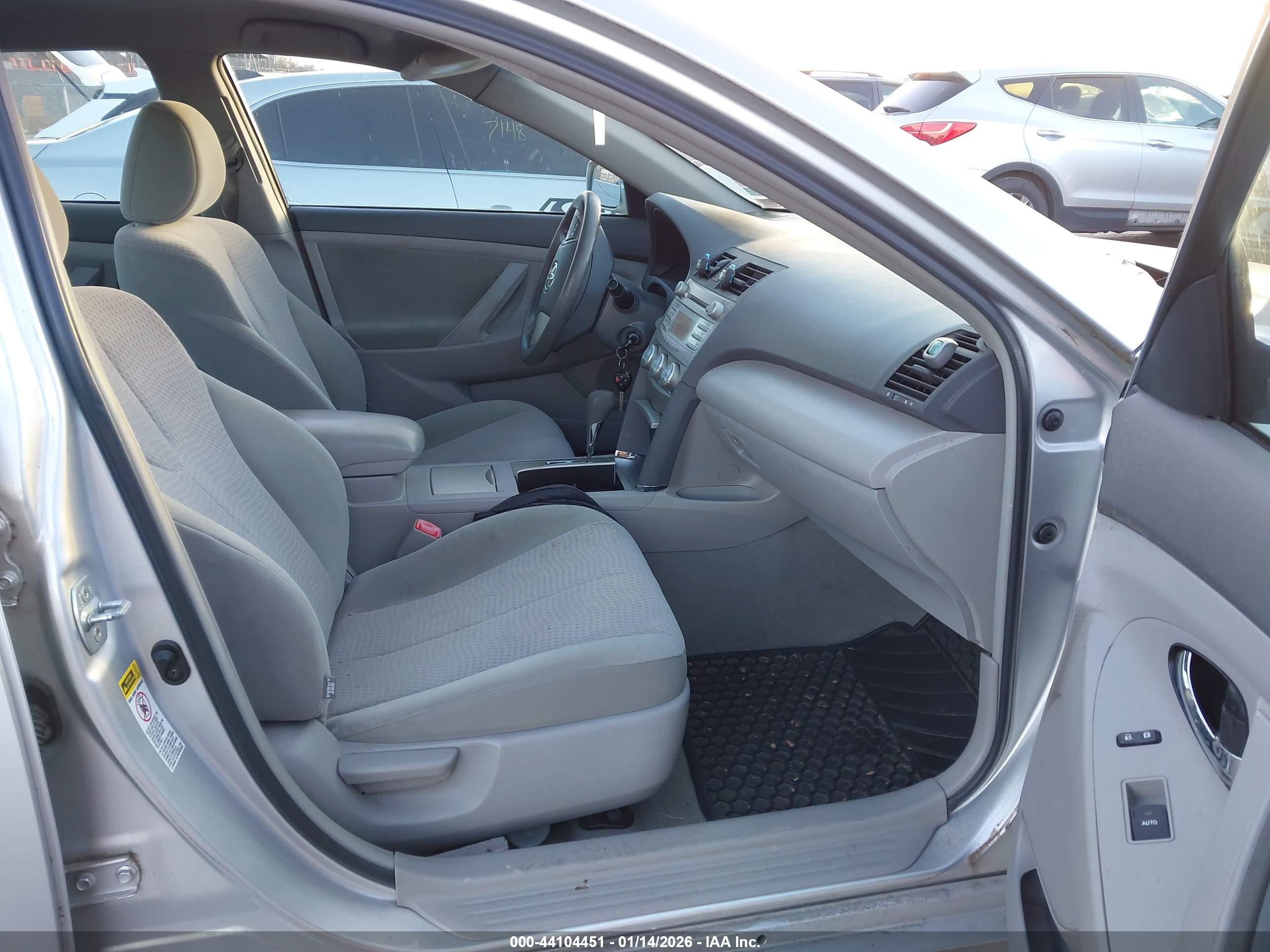 TOYOTA CAMRY image 5