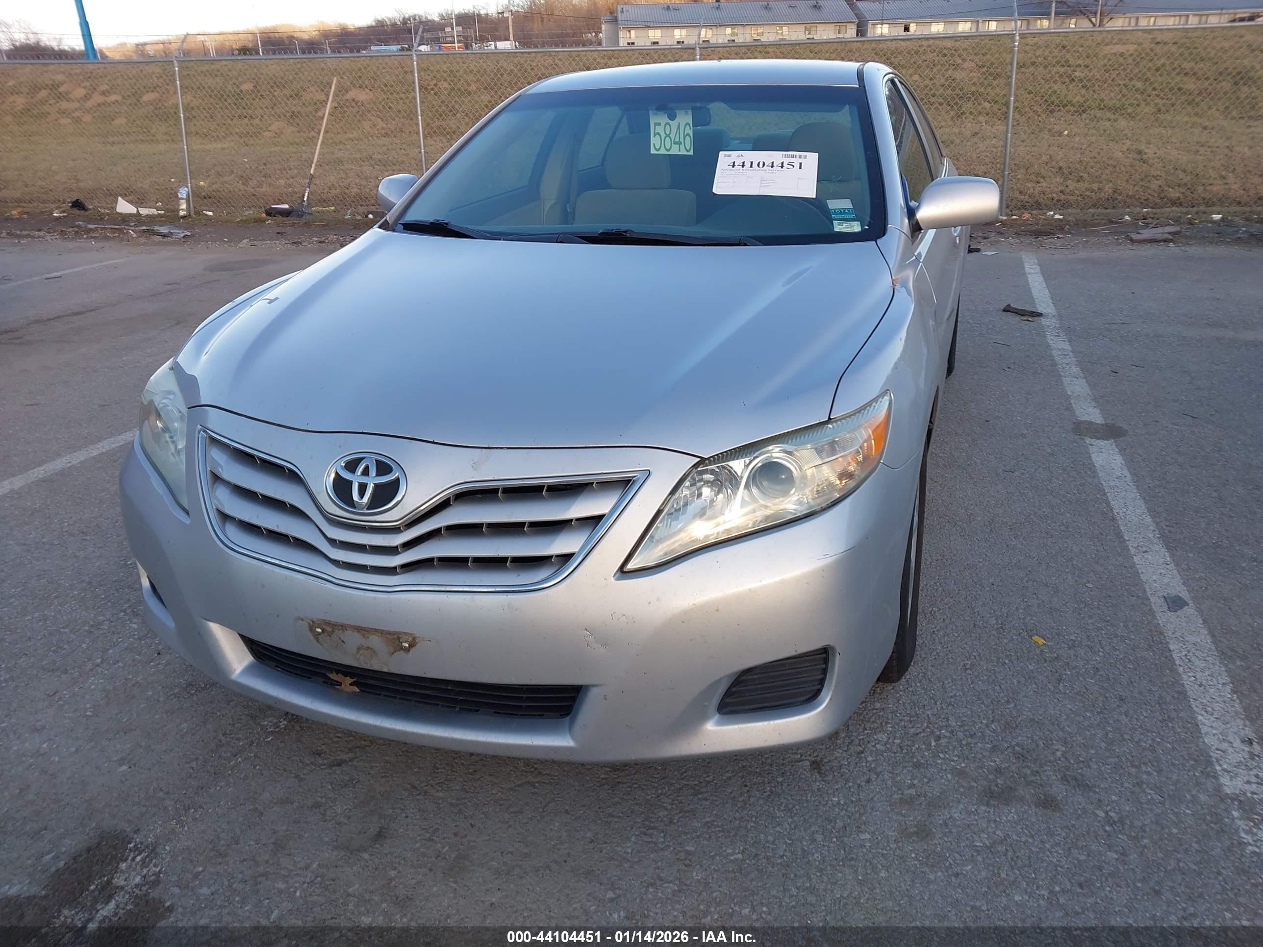 TOYOTA CAMRY image 6