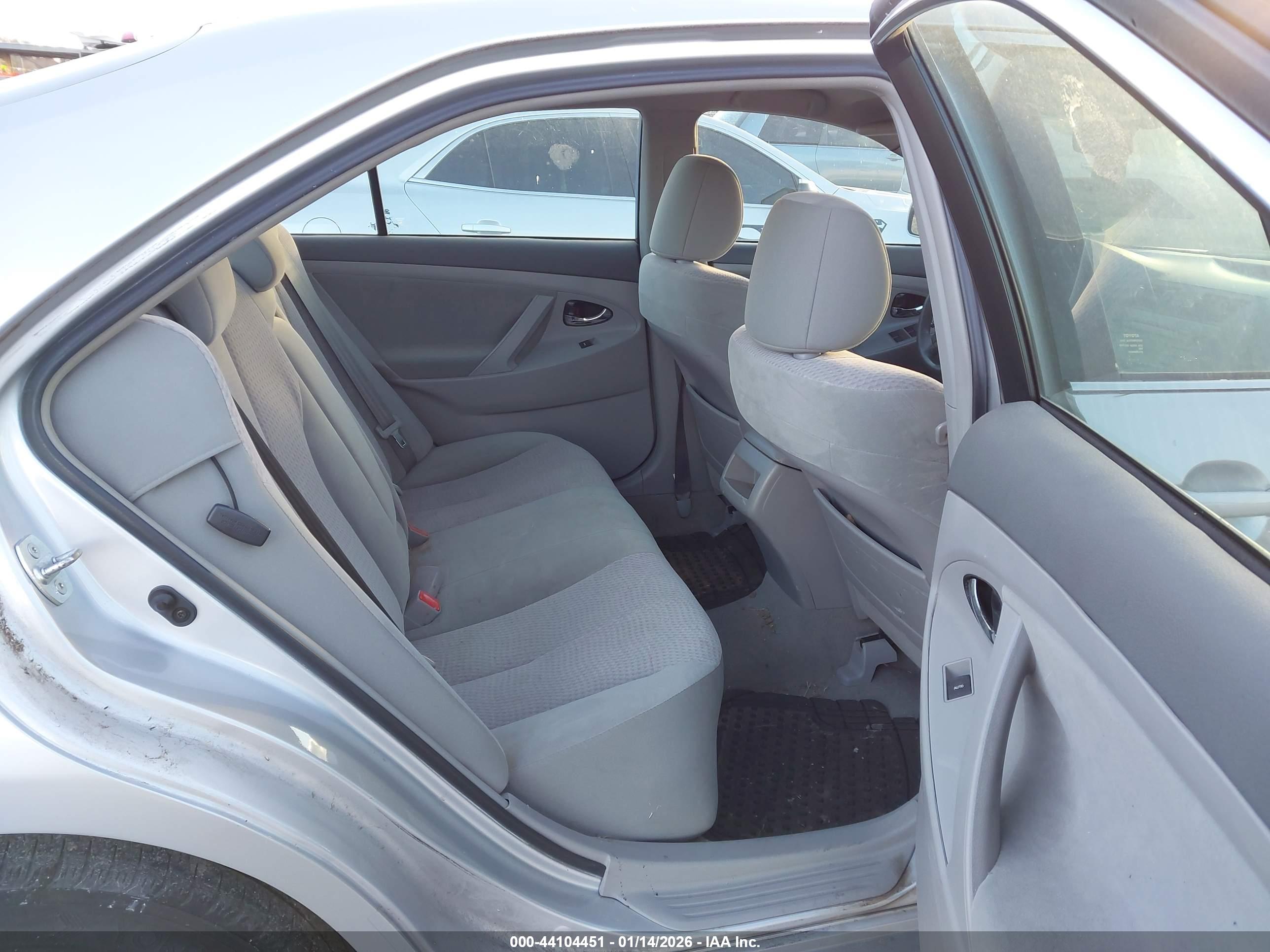 TOYOTA CAMRY image 8