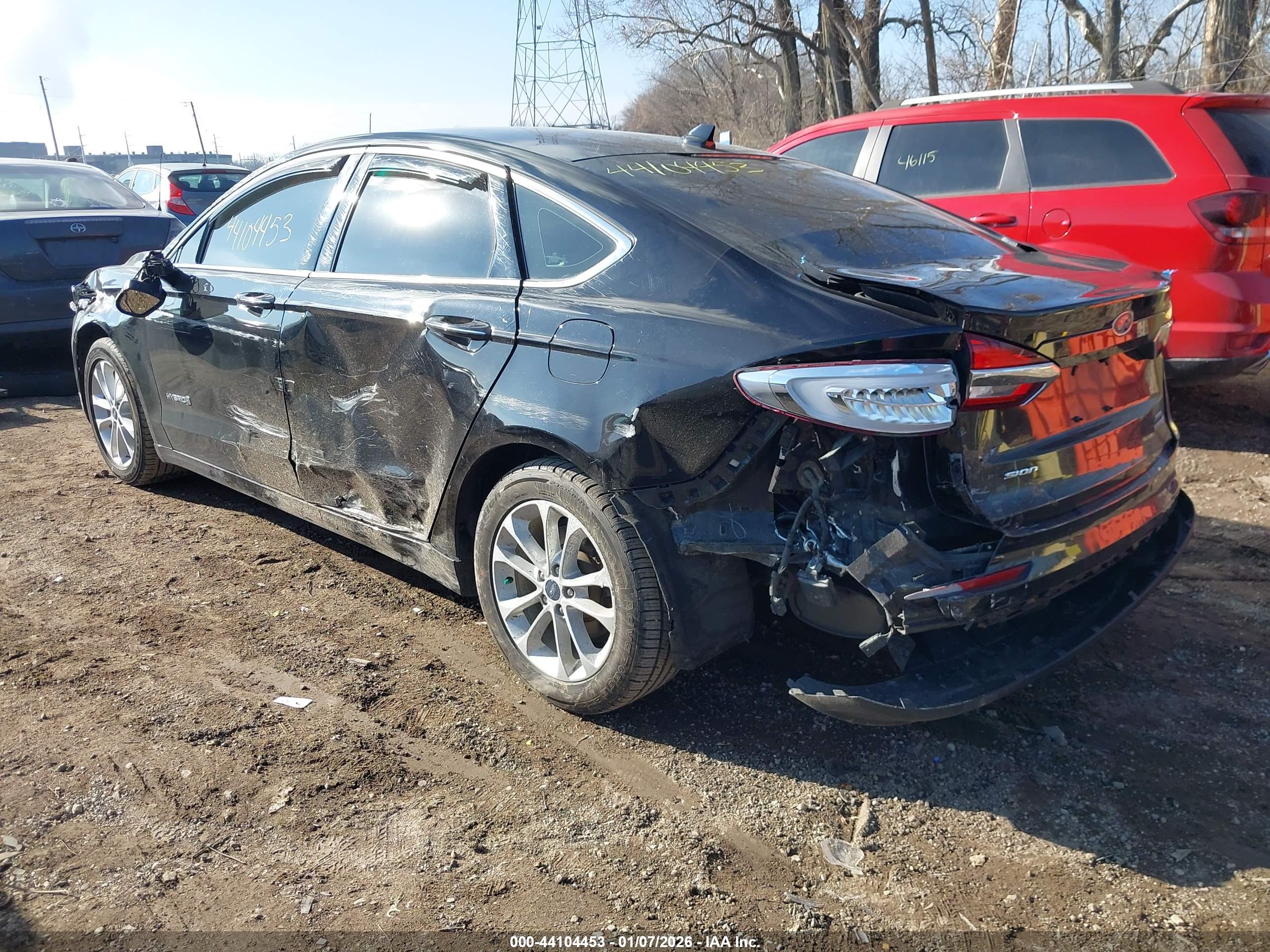 FORD FUSION image 3